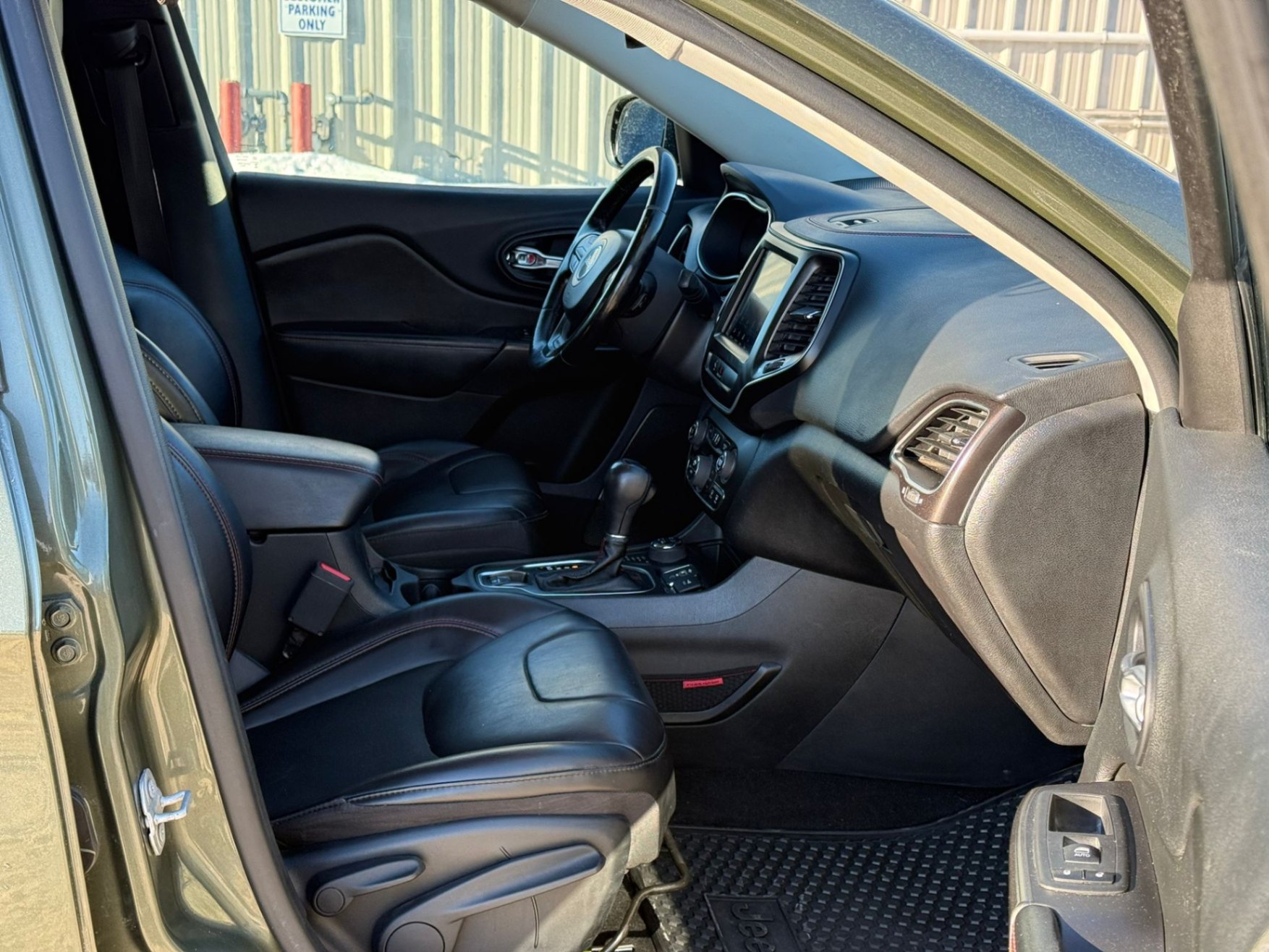 /gundhu/2020-Jeep-Cherokee-3559735535766866.jpg