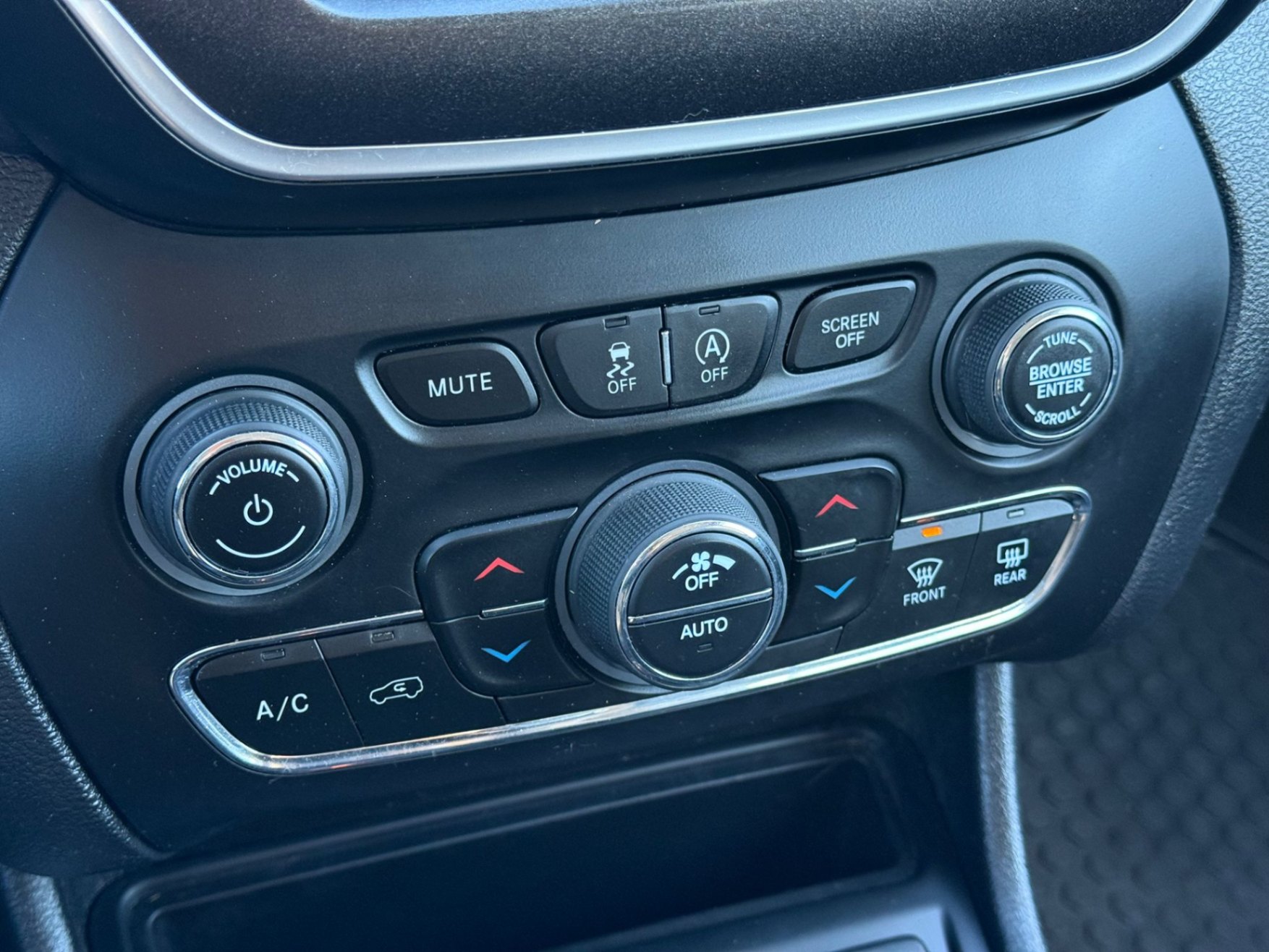 /gundhu/2020-Jeep-Cherokee-6408216936575724.jpg