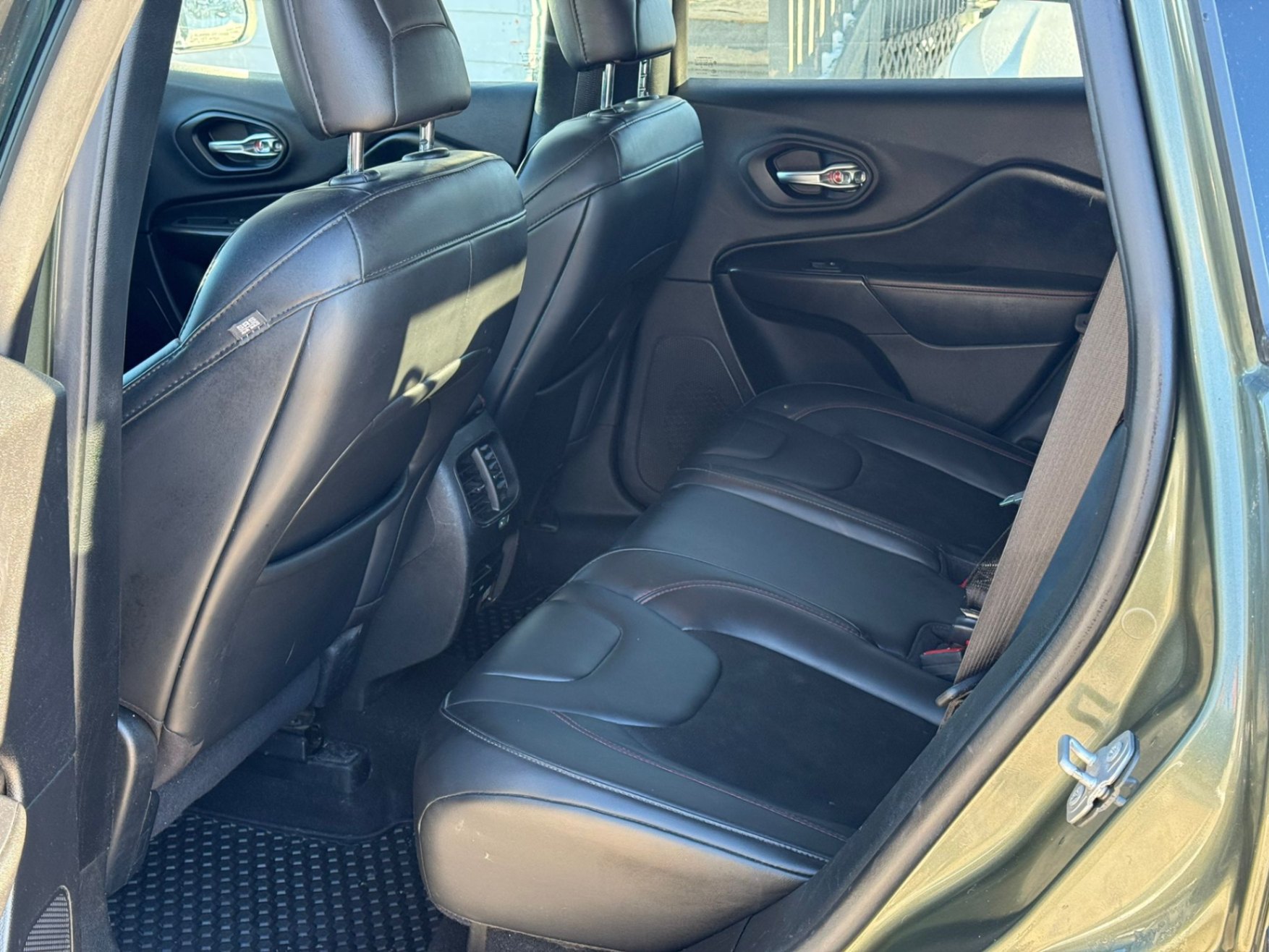 /gundhu/2020-Jeep-Cherokee-8761814940942299.jpg