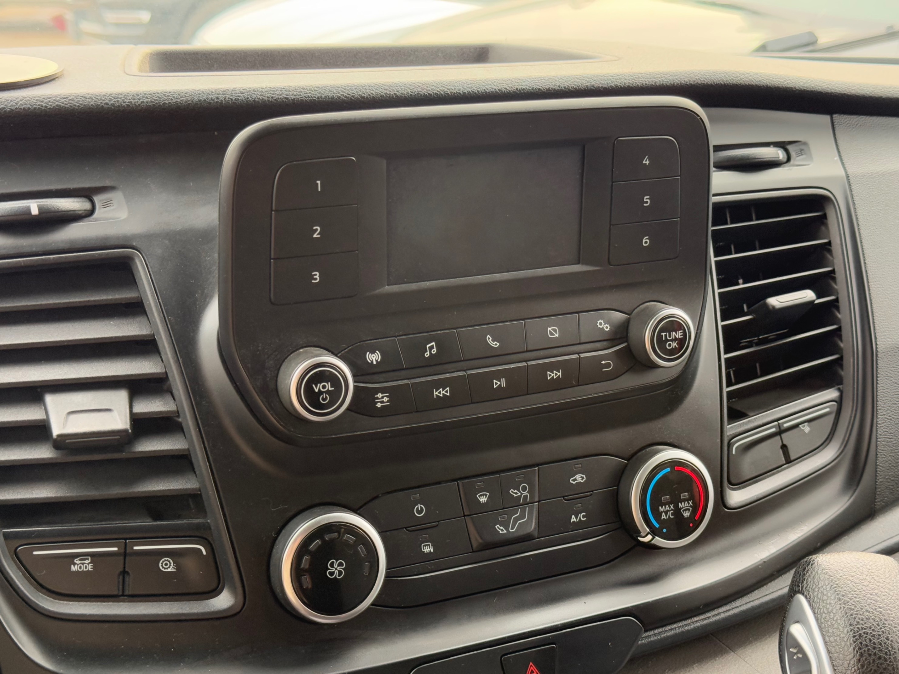 /gundhu/2021-Ford-Transit-7633354126250378.jpg