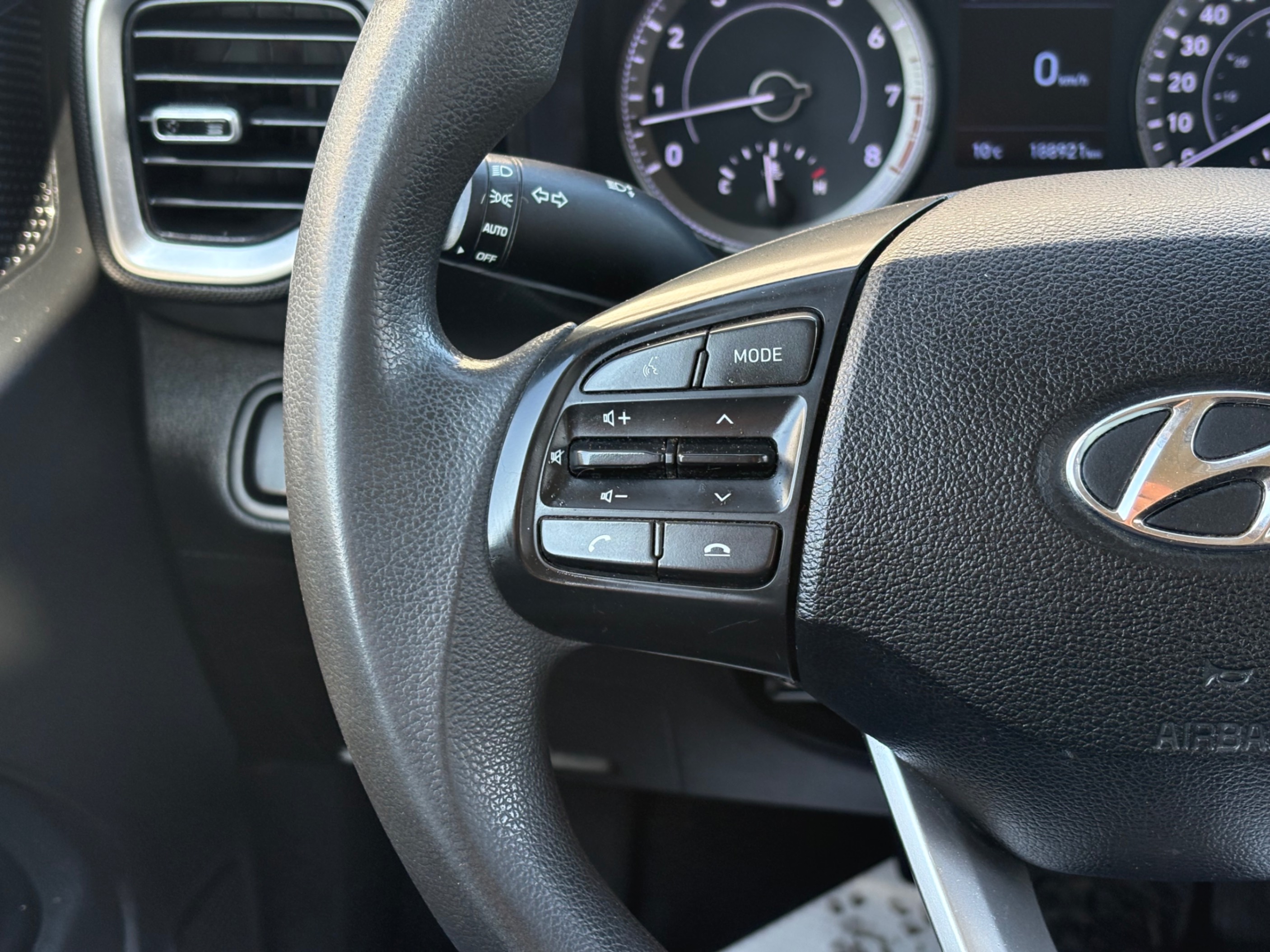 /gundhu/2021-Hyundai-Venue-6840547648142945.jpg