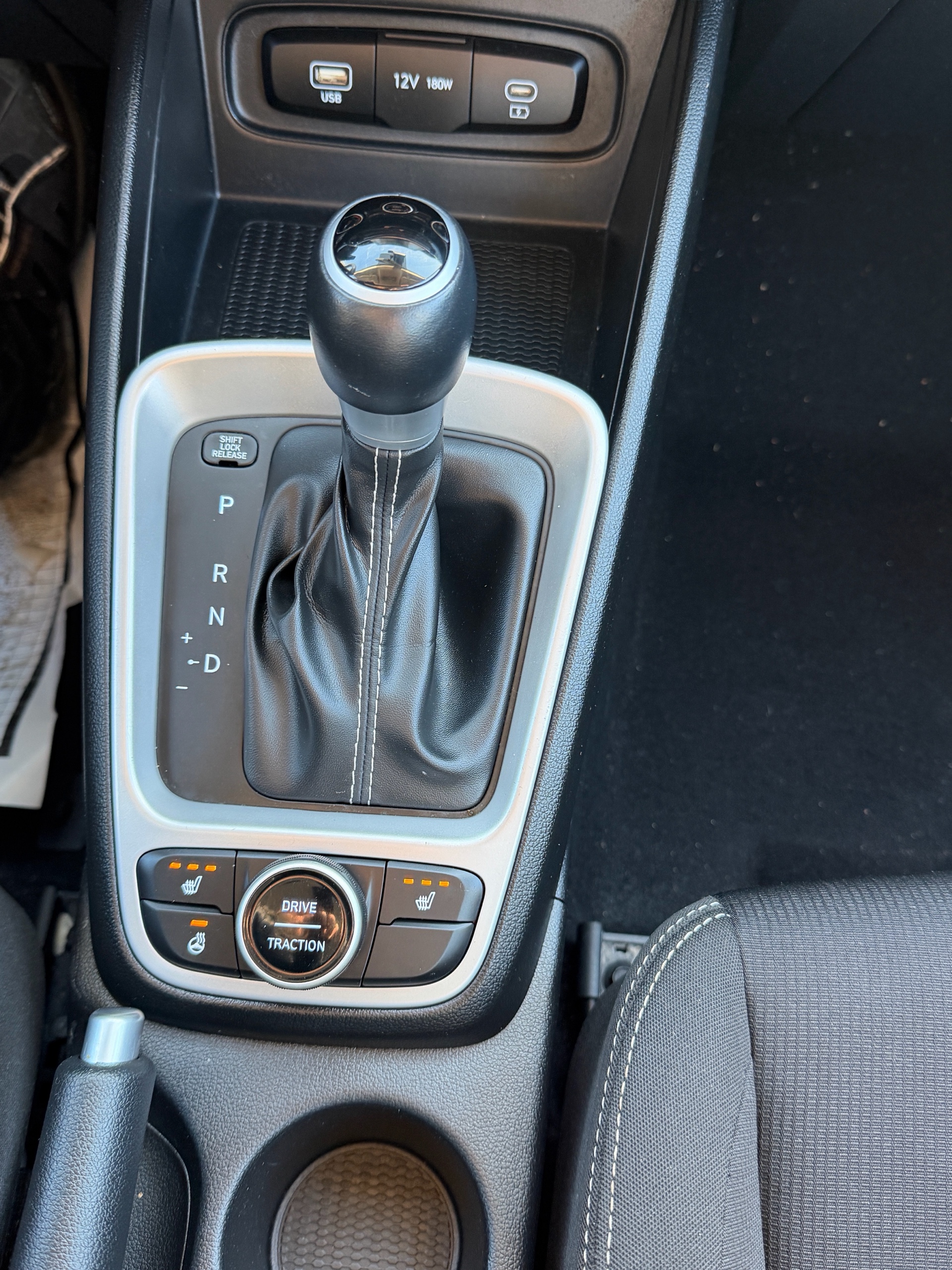 /gundhu/2023-Hyundai-Venue-055719001121547596.jpg