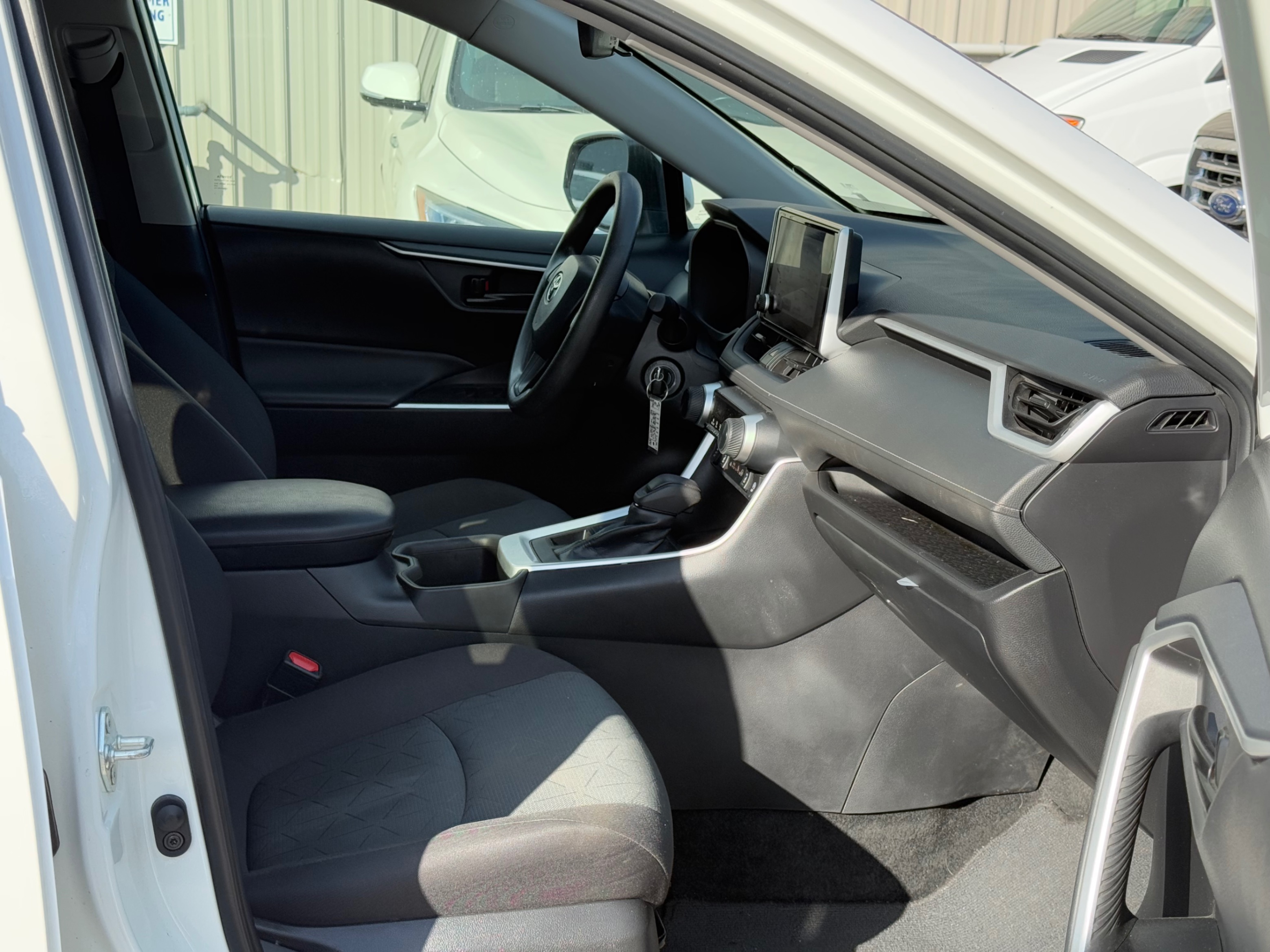 /gundhu/2024-Toyota-RAV4-18747958982889656.jpg