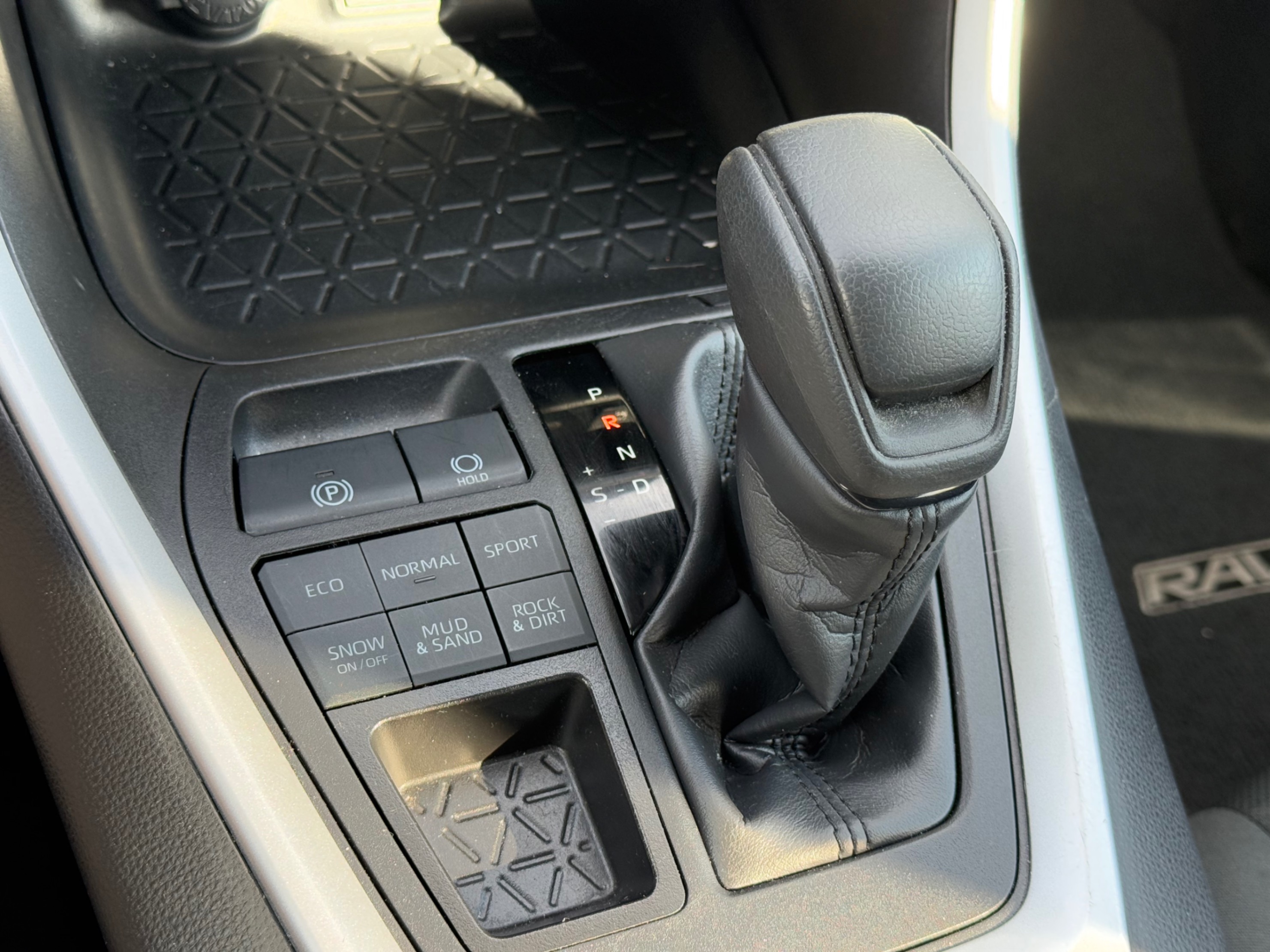 /gundhu/2024-Toyota-RAV4-5175190397517306.jpg