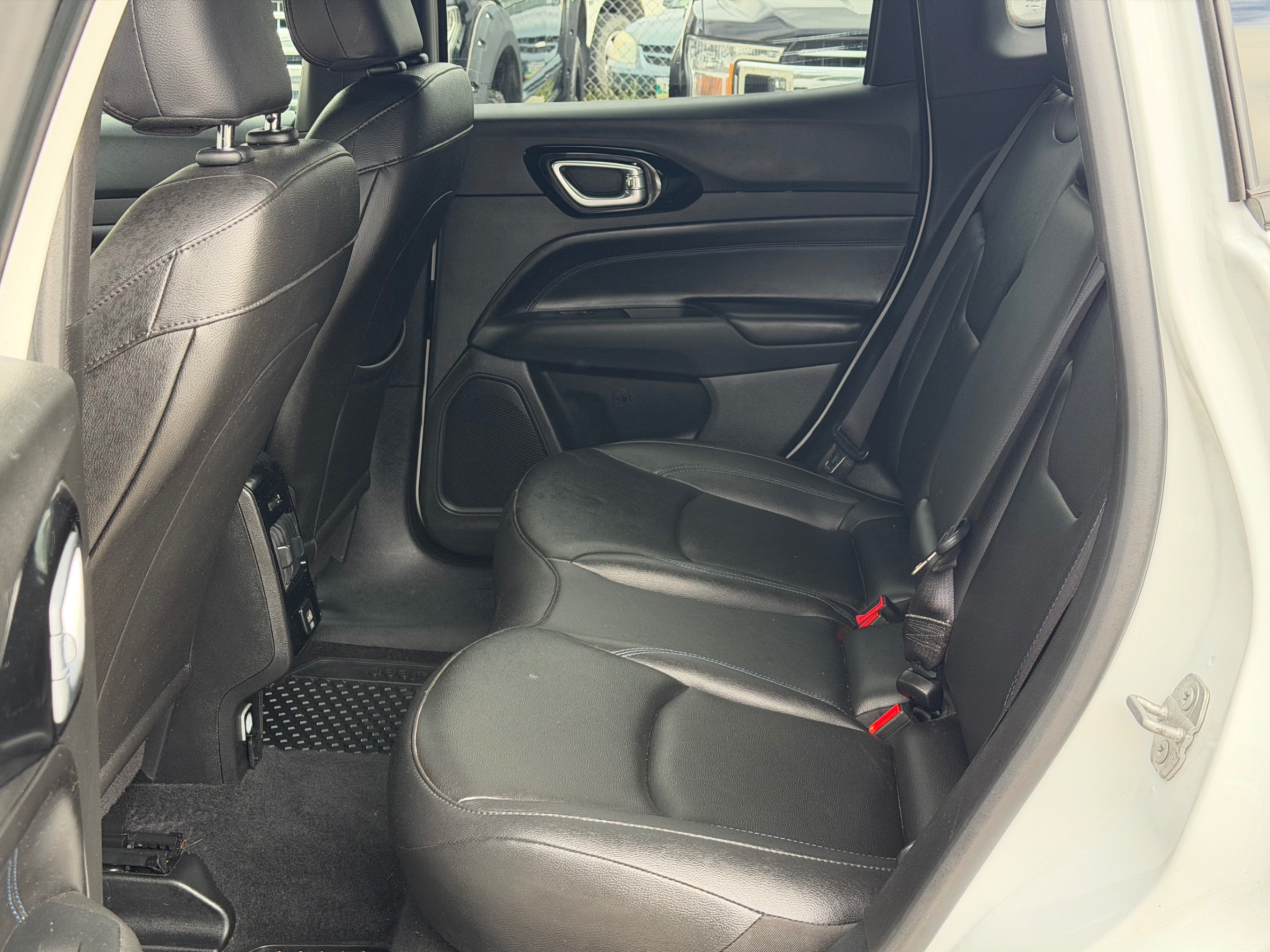 /gundhu/2025-Jeep-Compass-2670507487647489.jpg