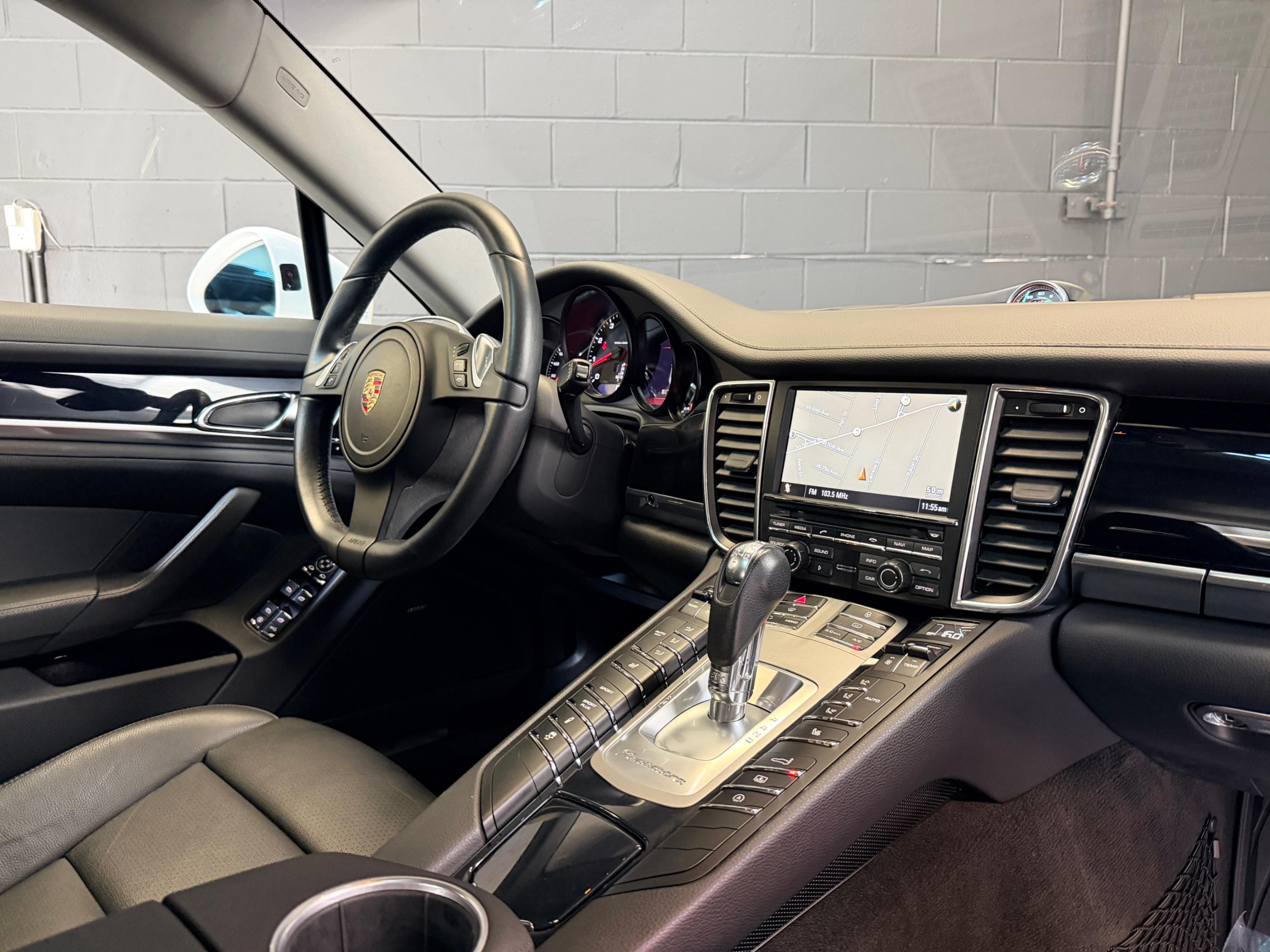 /hcwenterprisecorporation/2012-Porsche-Panamera-010003450298650352.jpg