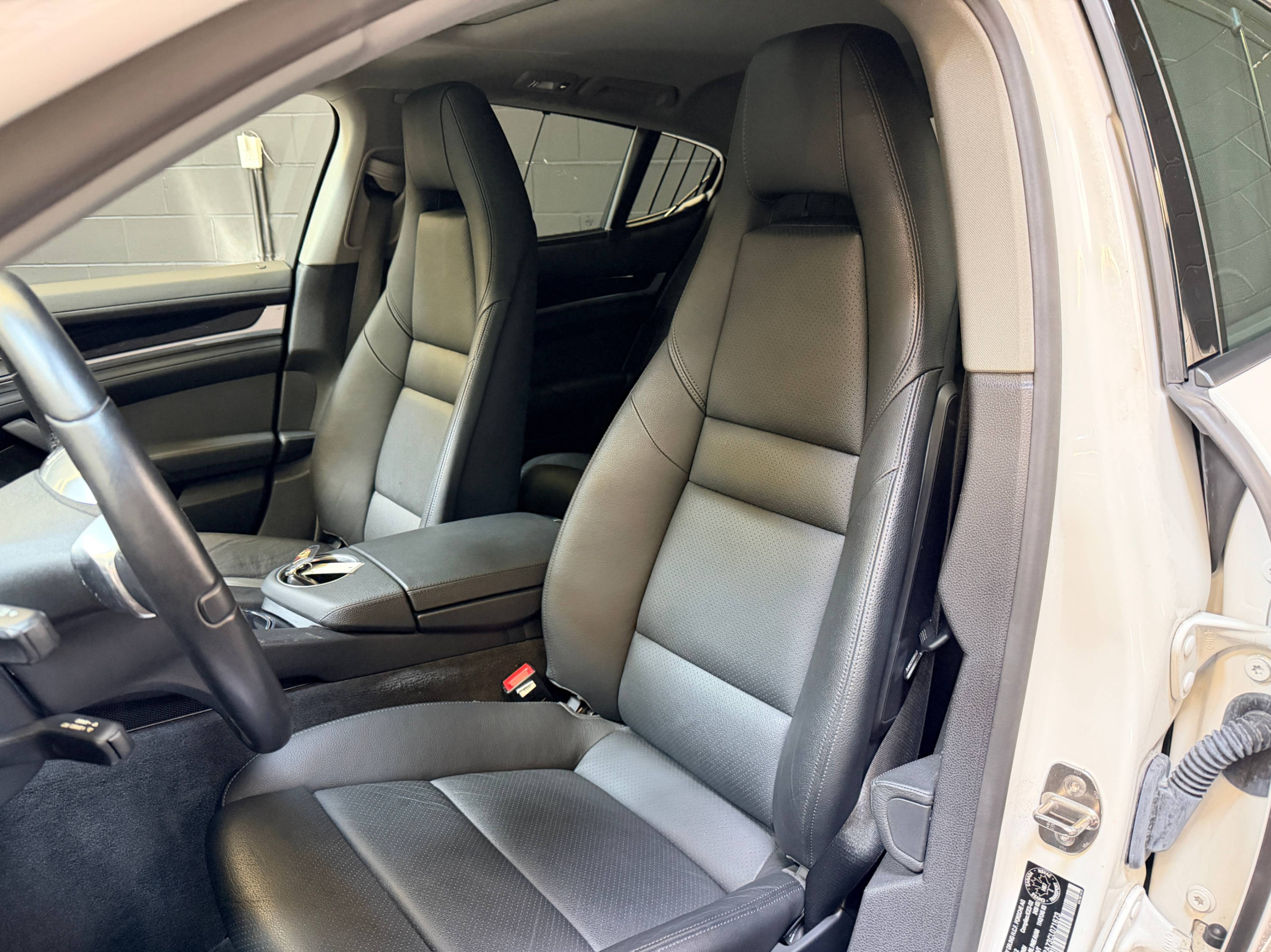/hcwenterprisecorporation/2012-Porsche-Panamera-22965613471021884.jpg
