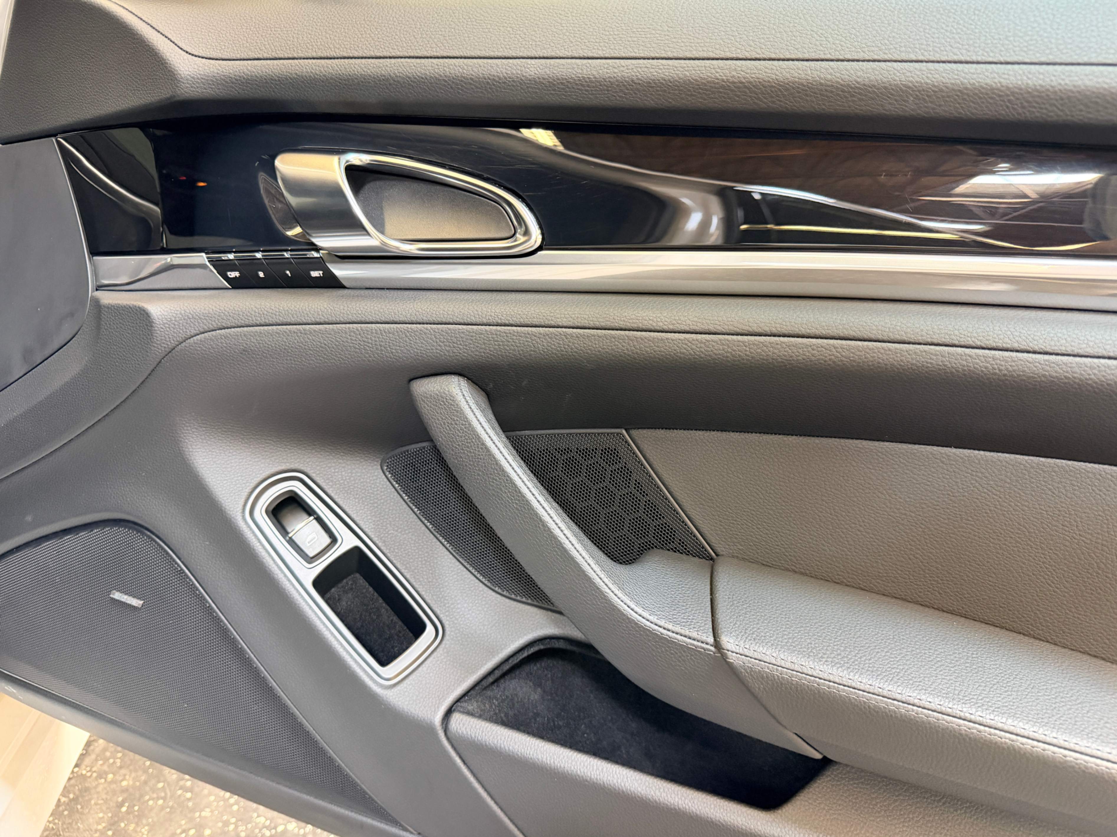 /hcwenterprisecorporation/2012-Porsche-Panamera-4970517116570461.jpg
