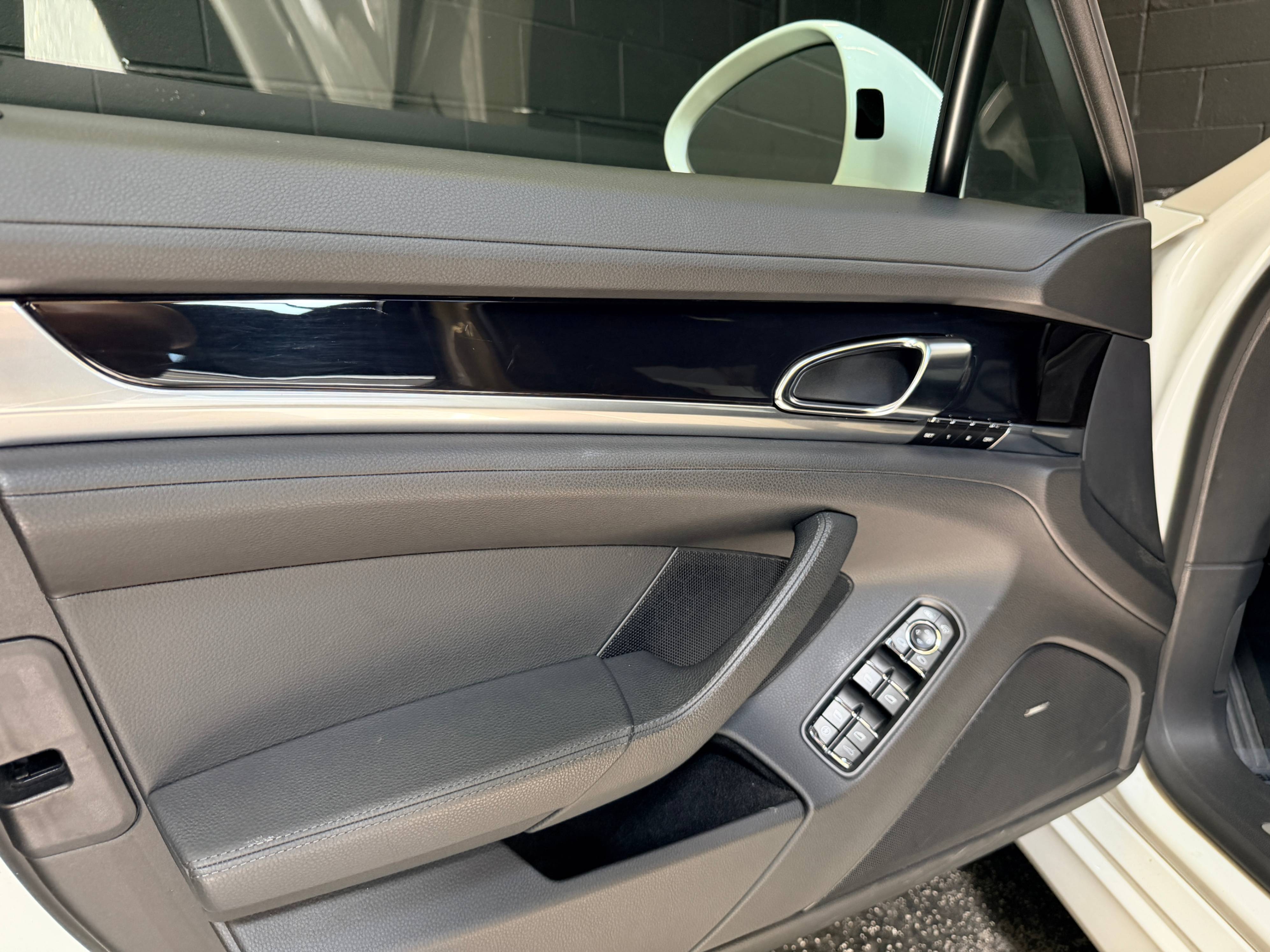 /hcwenterprisecorporation/2012-Porsche-Panamera-8166468024489402.jpg