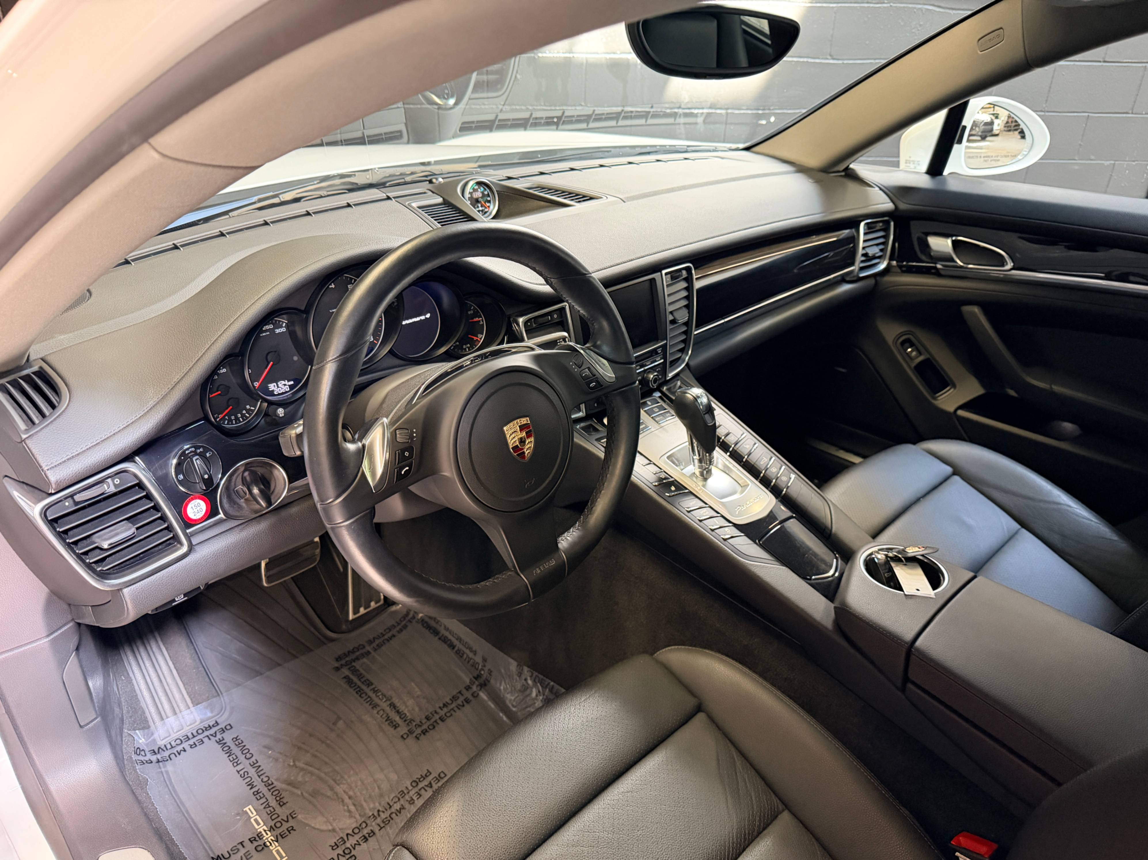 /hcwenterprisecorporation/2012-Porsche-Panamera-911624177483747.jpg