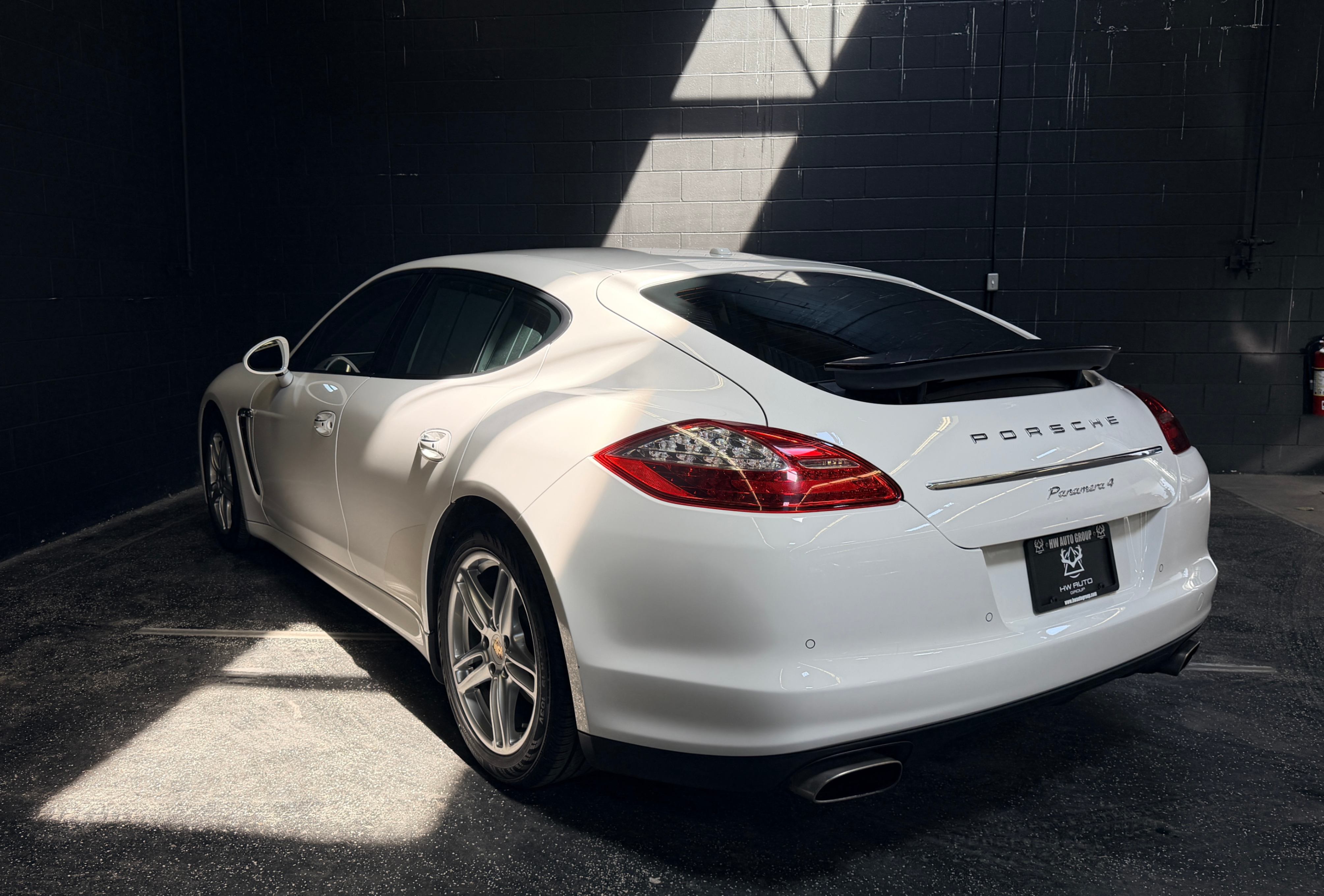 /hcwenterprisecorporation/2012-Porsche-Panamera-9470858486593428.jpg