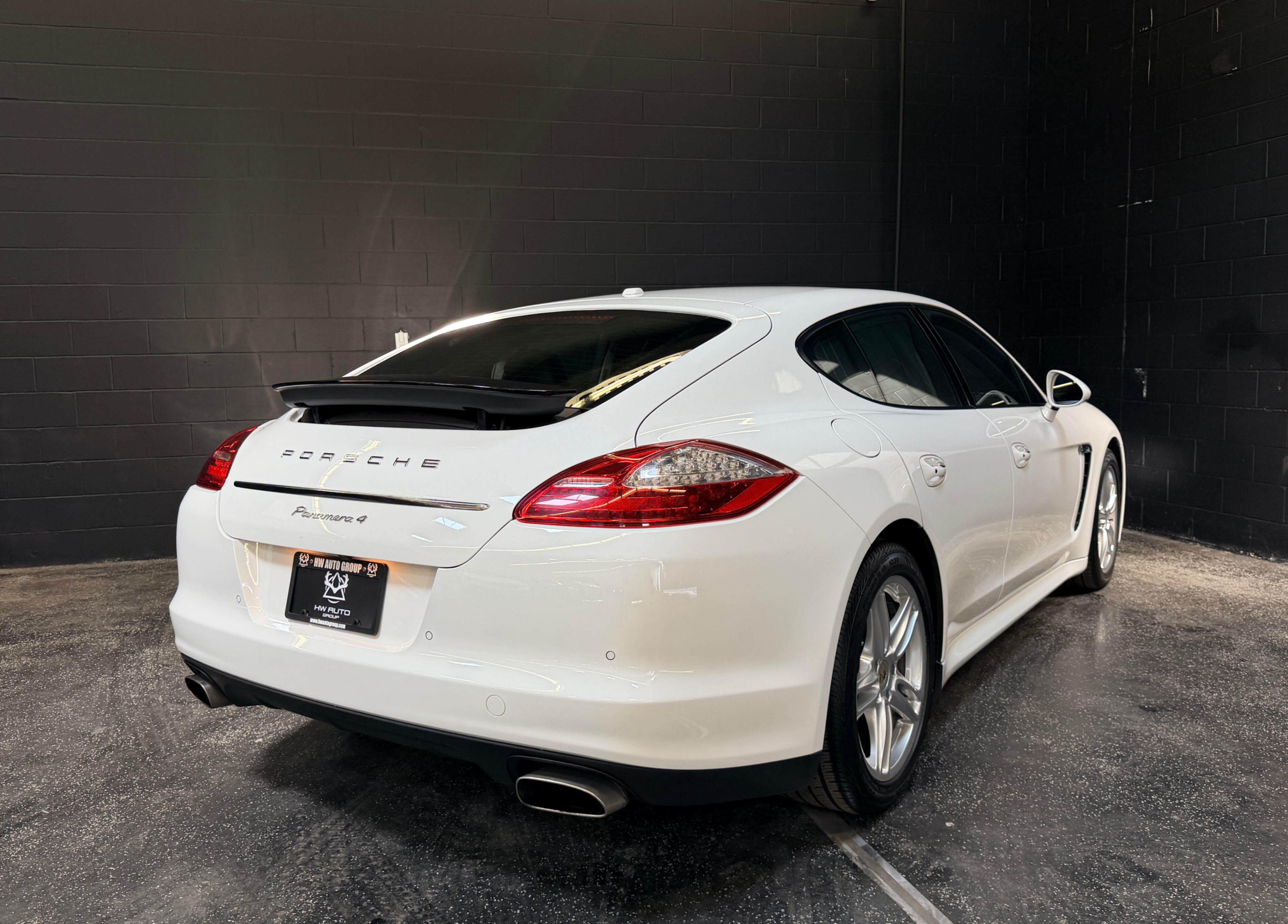 /hcwenterprisecorporation/2012-Porsche-Panamera-976330533703222.jpg