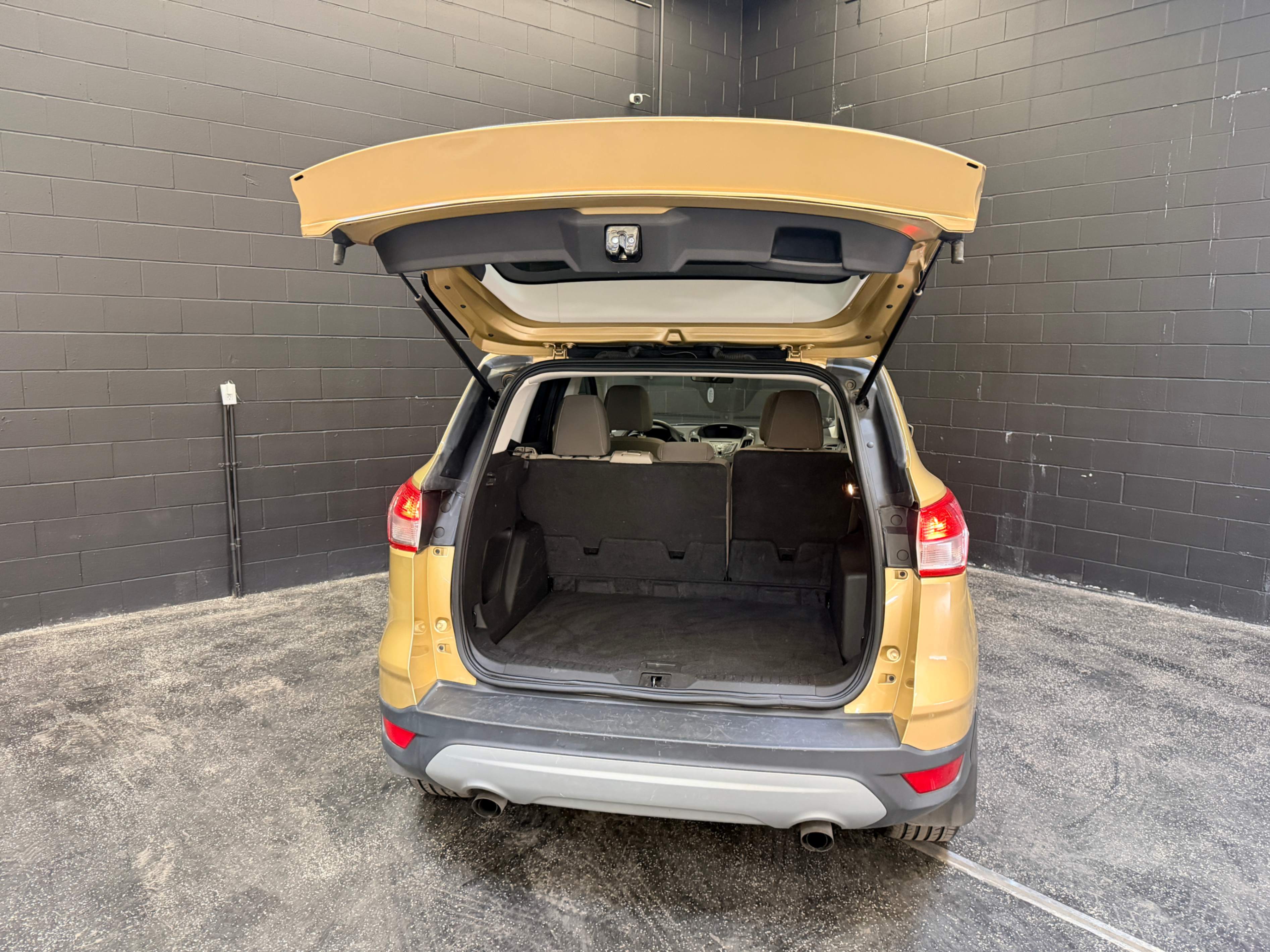 /hcwenterprisecorporation/2014-Ford-Escape-12581314986669767.jpg