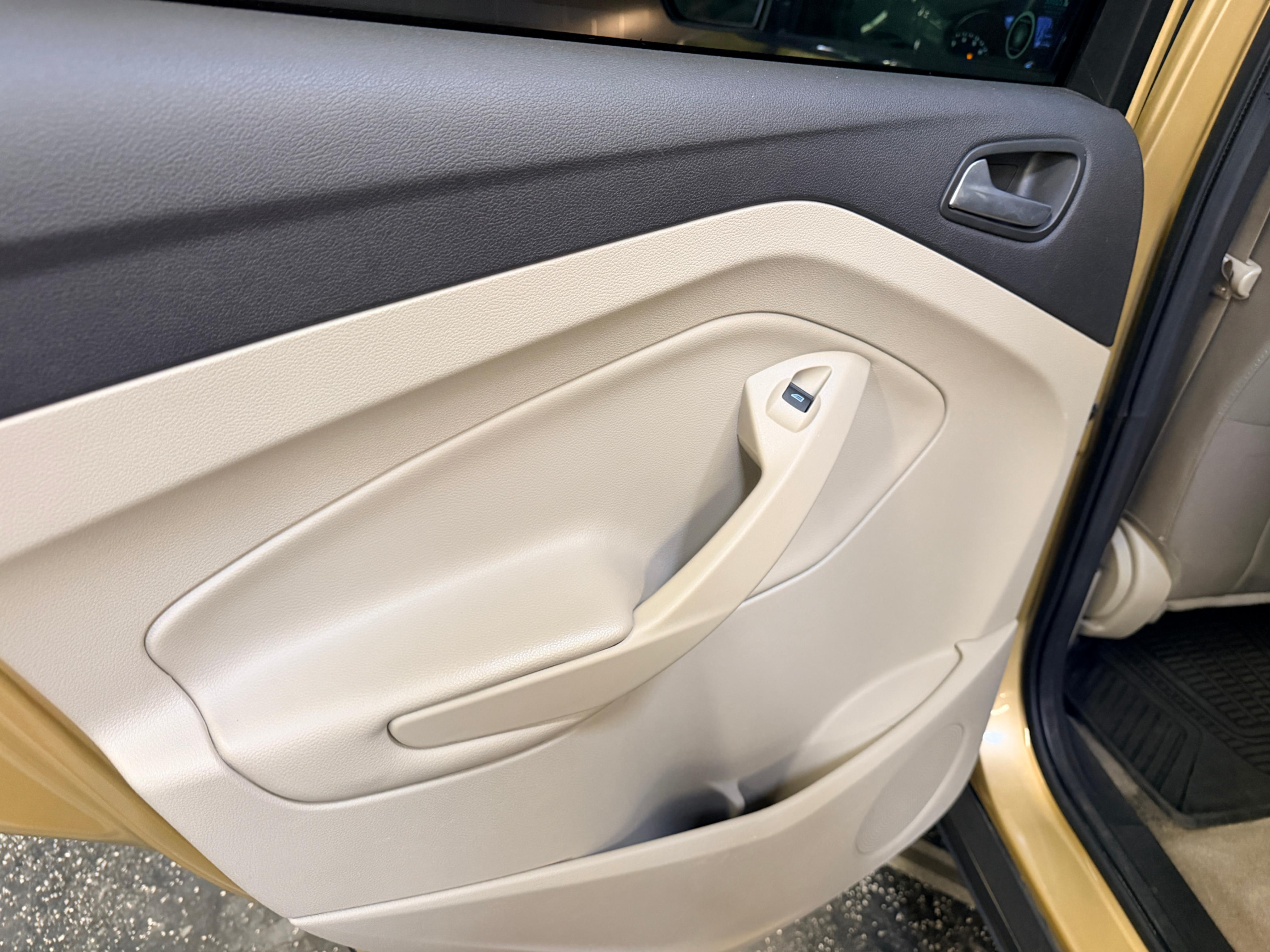 /hcwenterprisecorporation/2014-Ford-Escape-8015950295369032.jpg