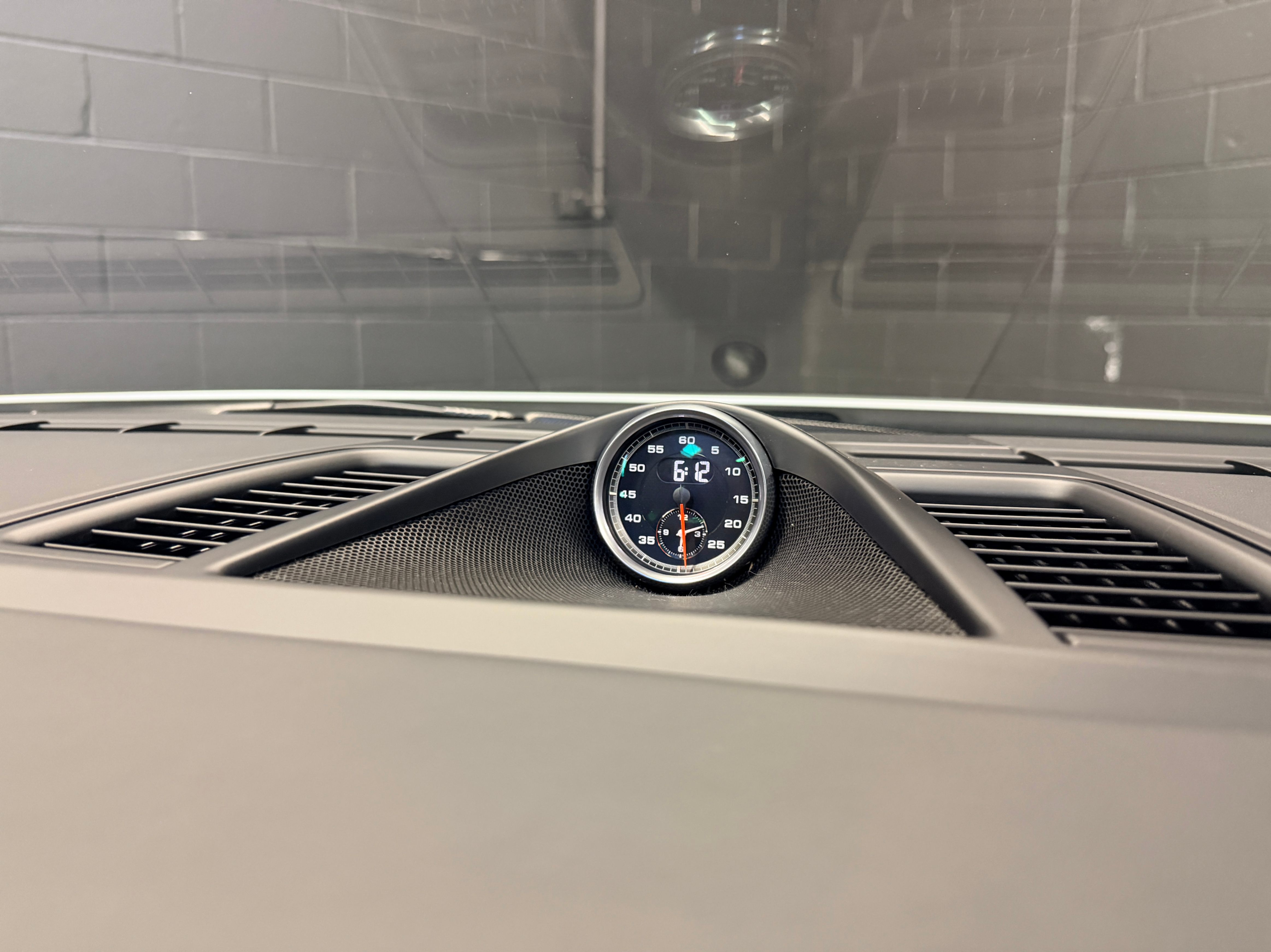 /hcwenterprisecorporation/2016-Porsche-Panamera-03932805819111351.jpg