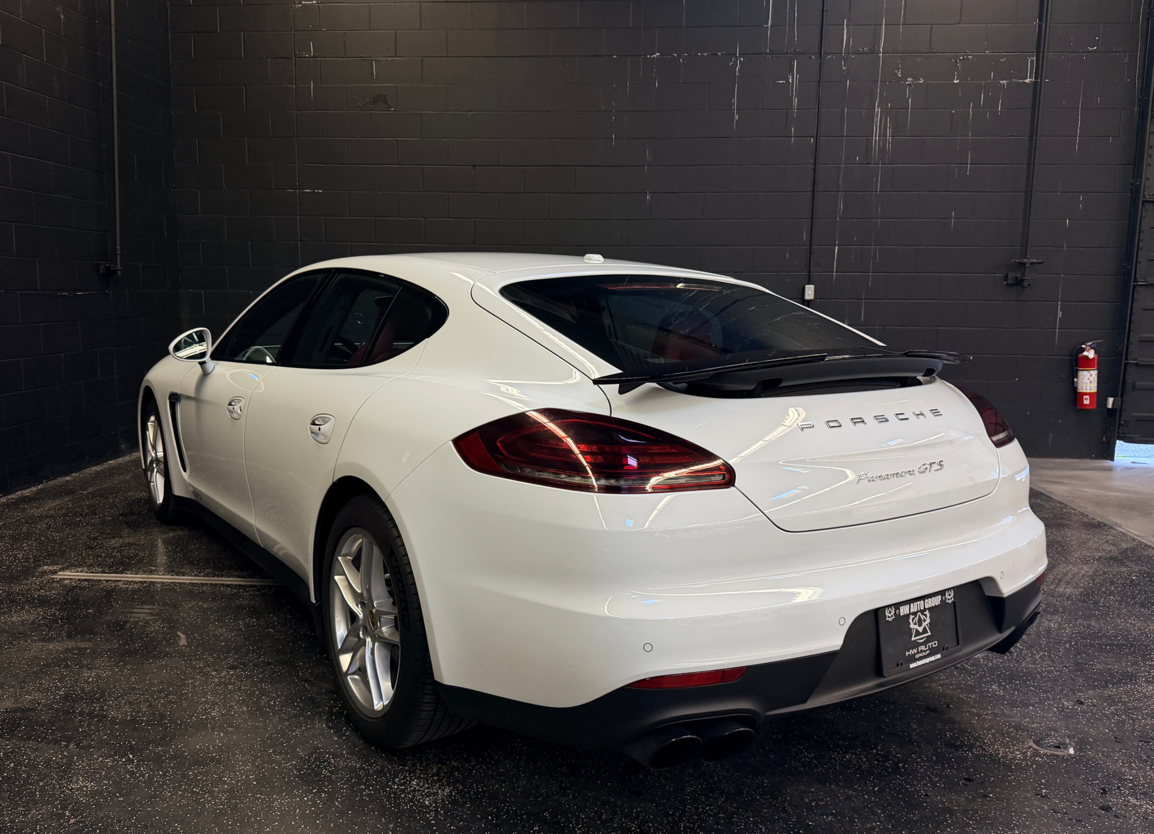 /hcwenterprisecorporation/2016-Porsche-Panamera-10202133836377936.jpg
