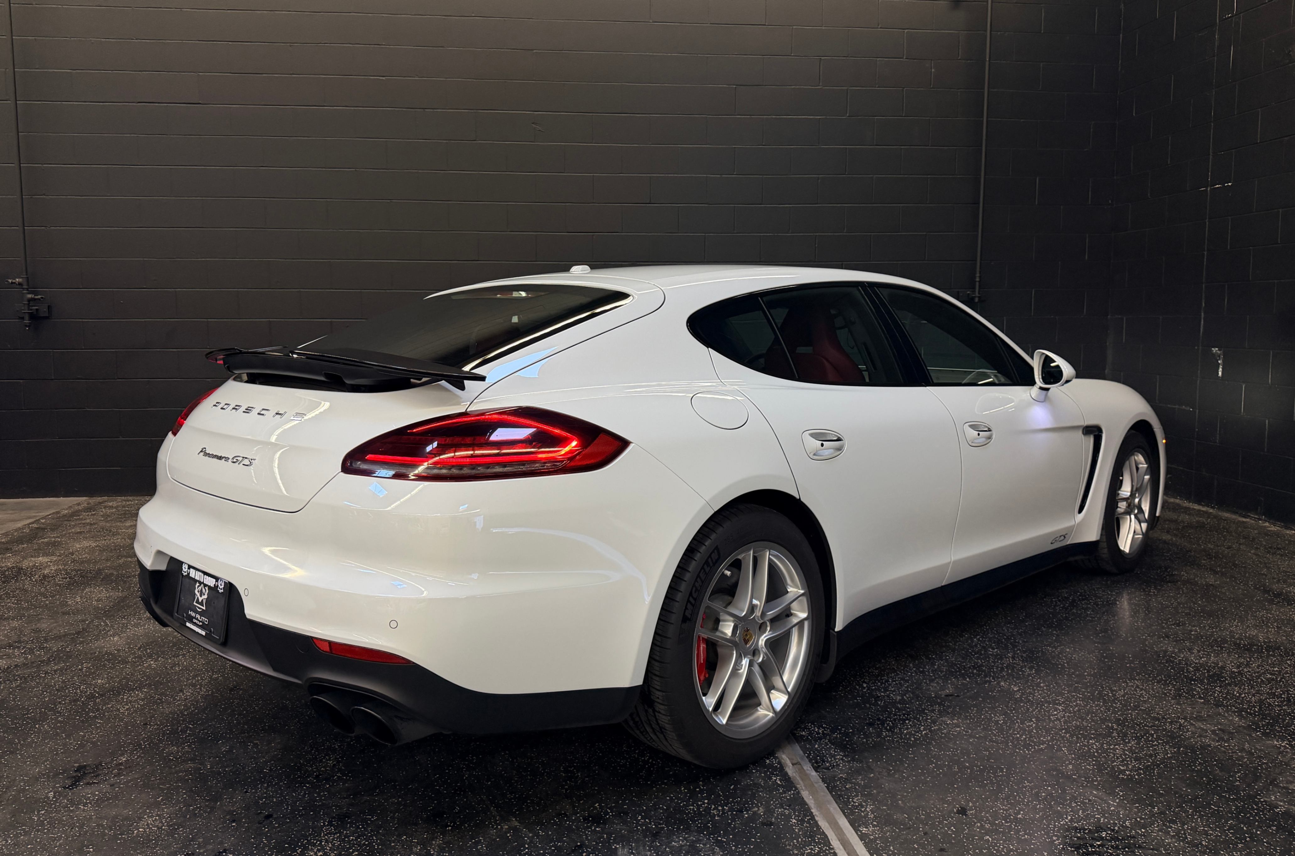 /hcwenterprisecorporation/2016-Porsche-Panamera-15572898847344274.jpg