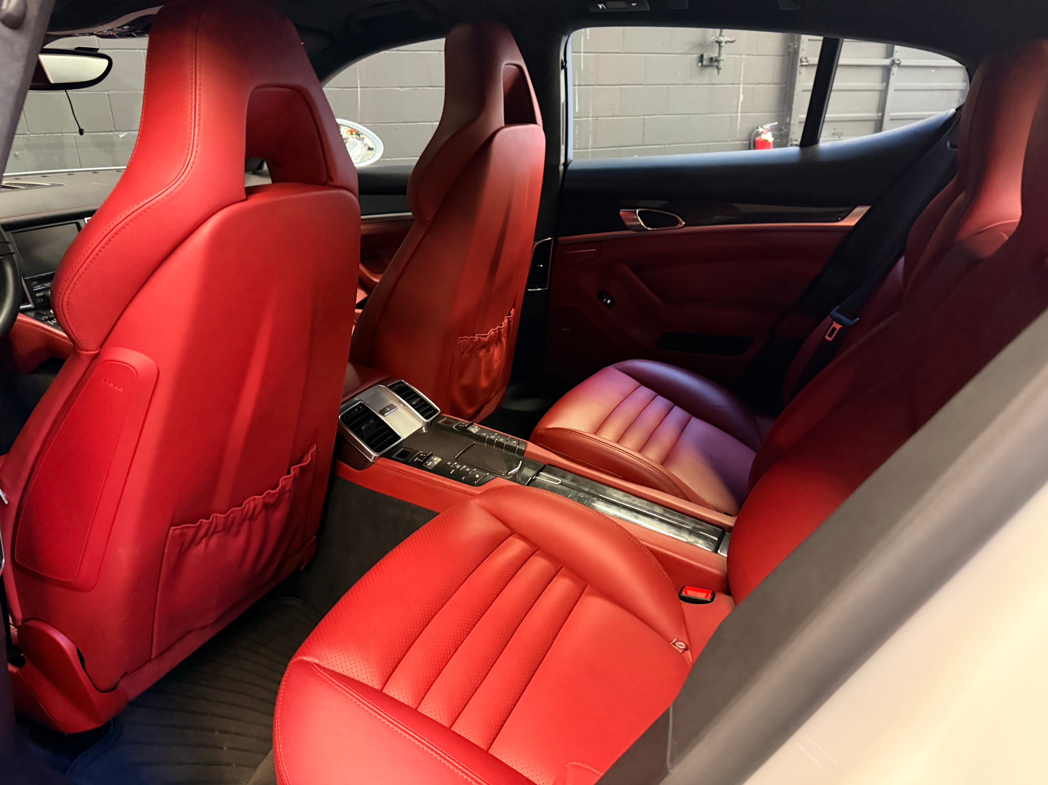/hcwenterprisecorporation/2016-Porsche-Panamera-26886912205148983.jpg