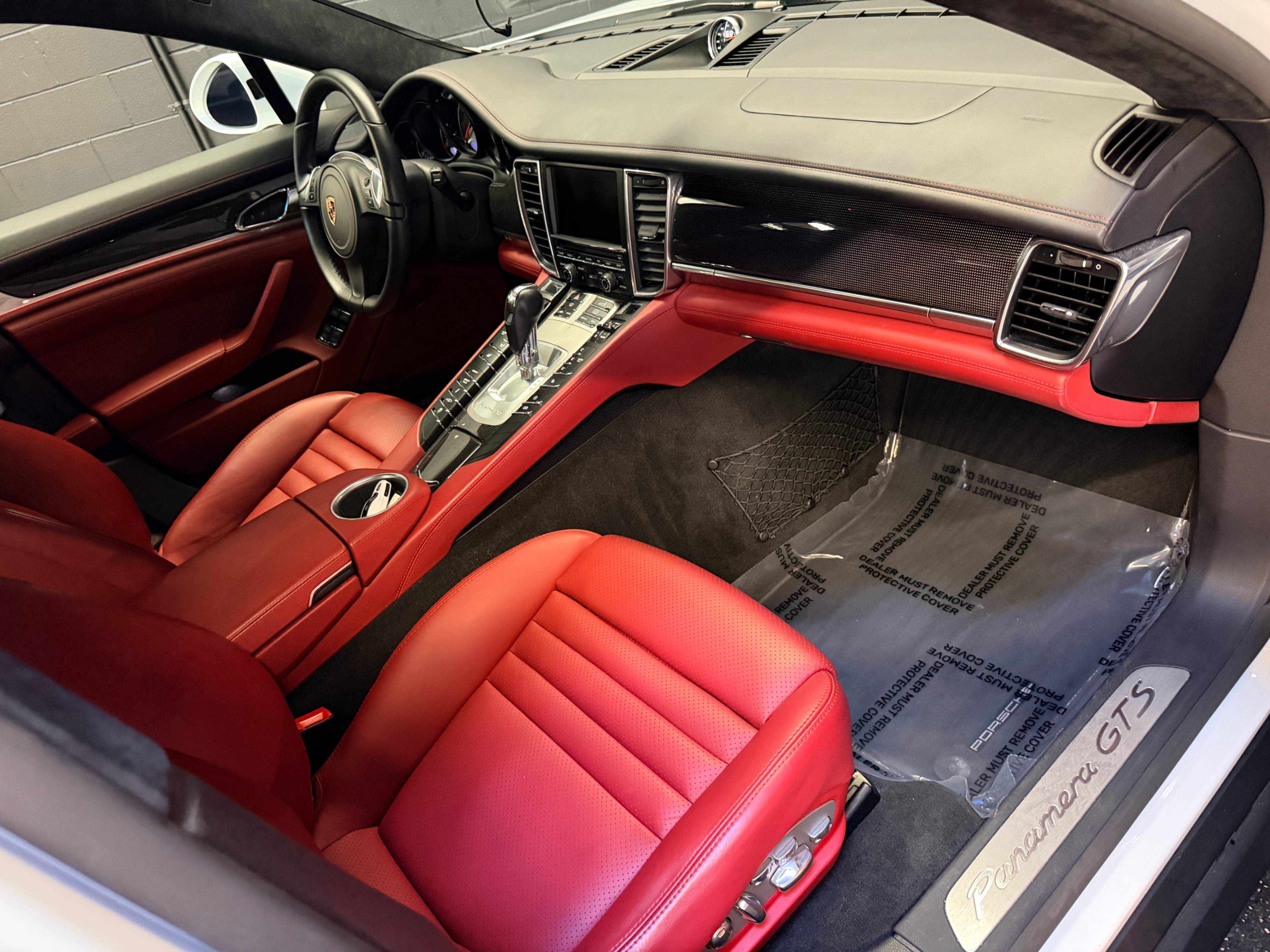 /hcwenterprisecorporation/2016-Porsche-Panamera-38301861836528084.jpg