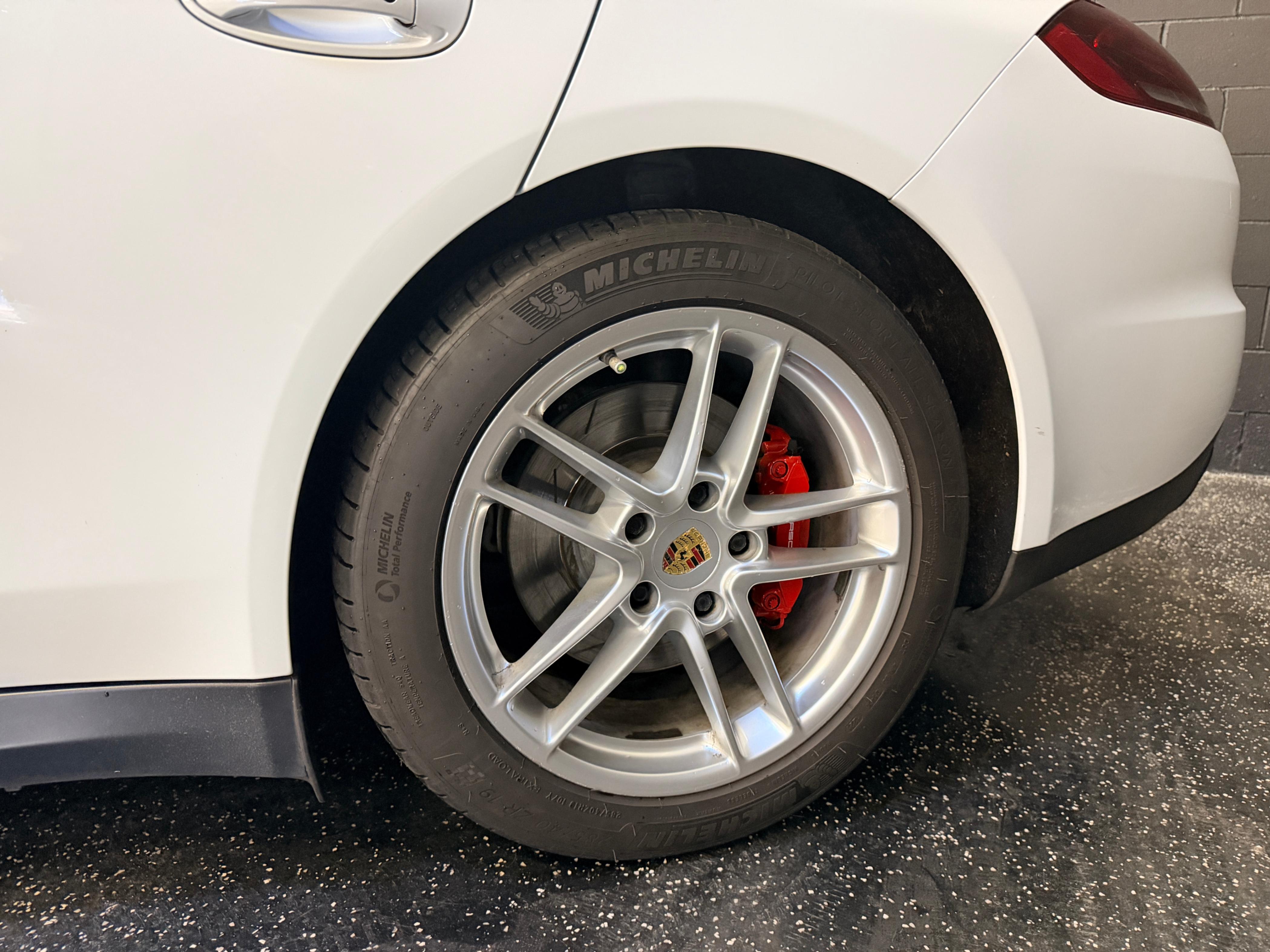 /hcwenterprisecorporation/2016-Porsche-Panamera-5870414714537127.jpg