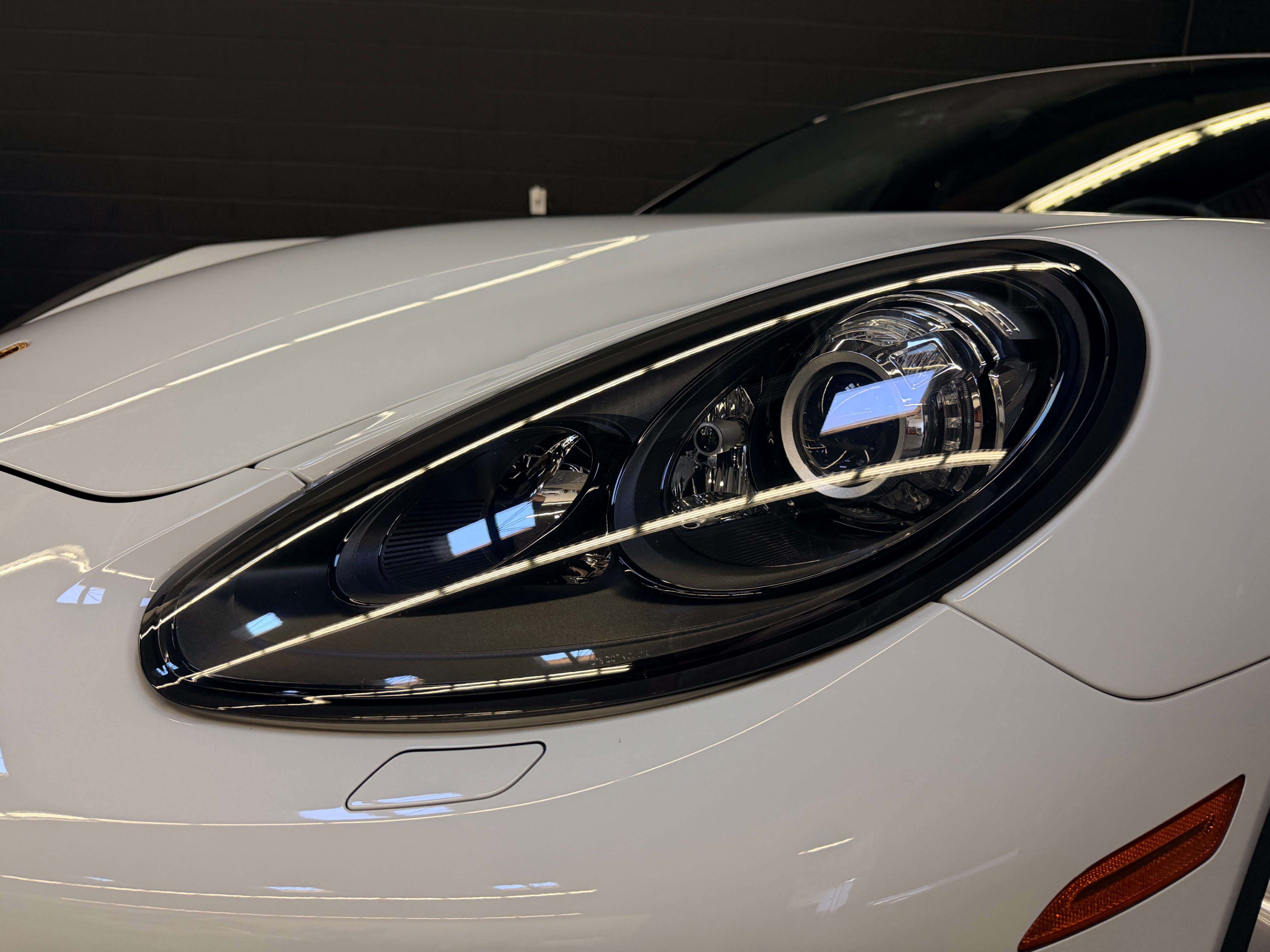 /hcwenterprisecorporation/2016-Porsche-Panamera-7470699995502219.jpg