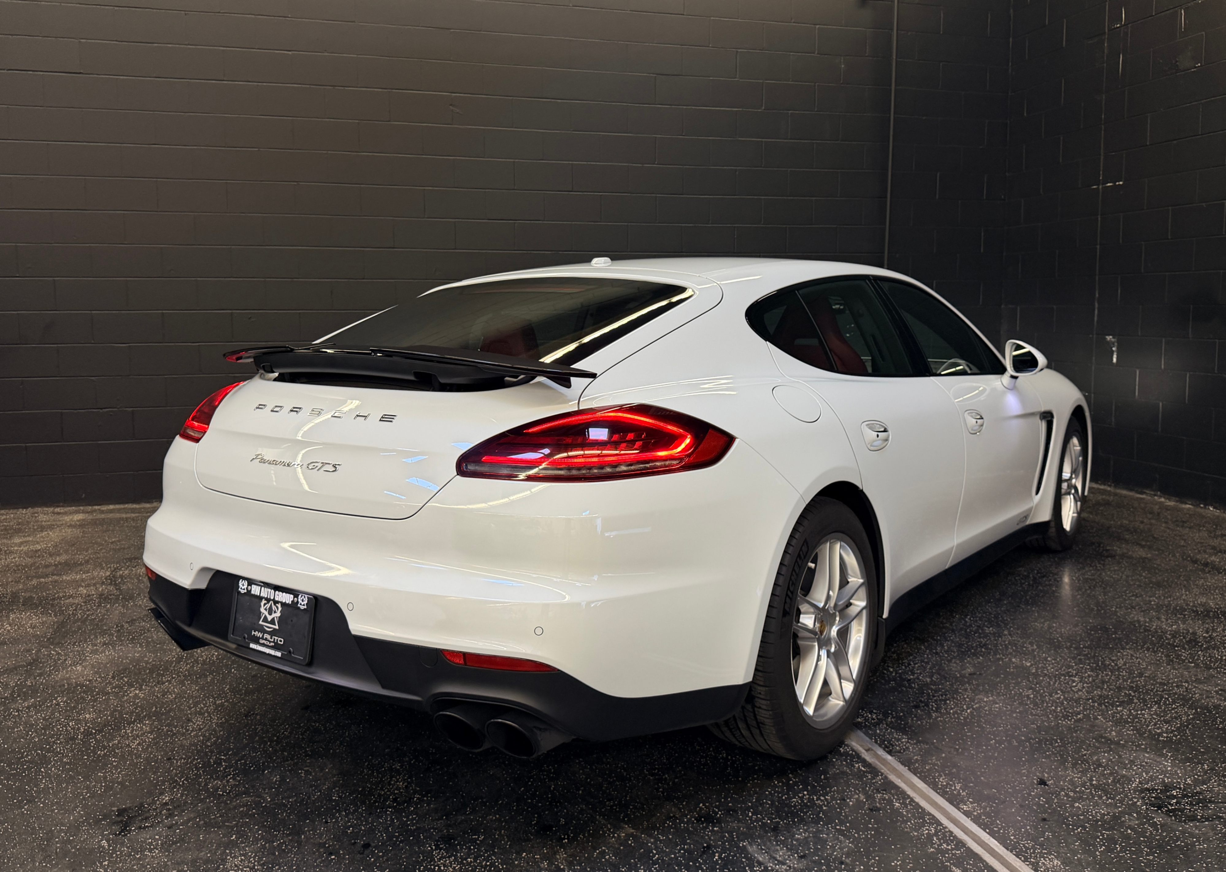 /hcwenterprisecorporation/2016-Porsche-Panamera-9087853142146984.jpg