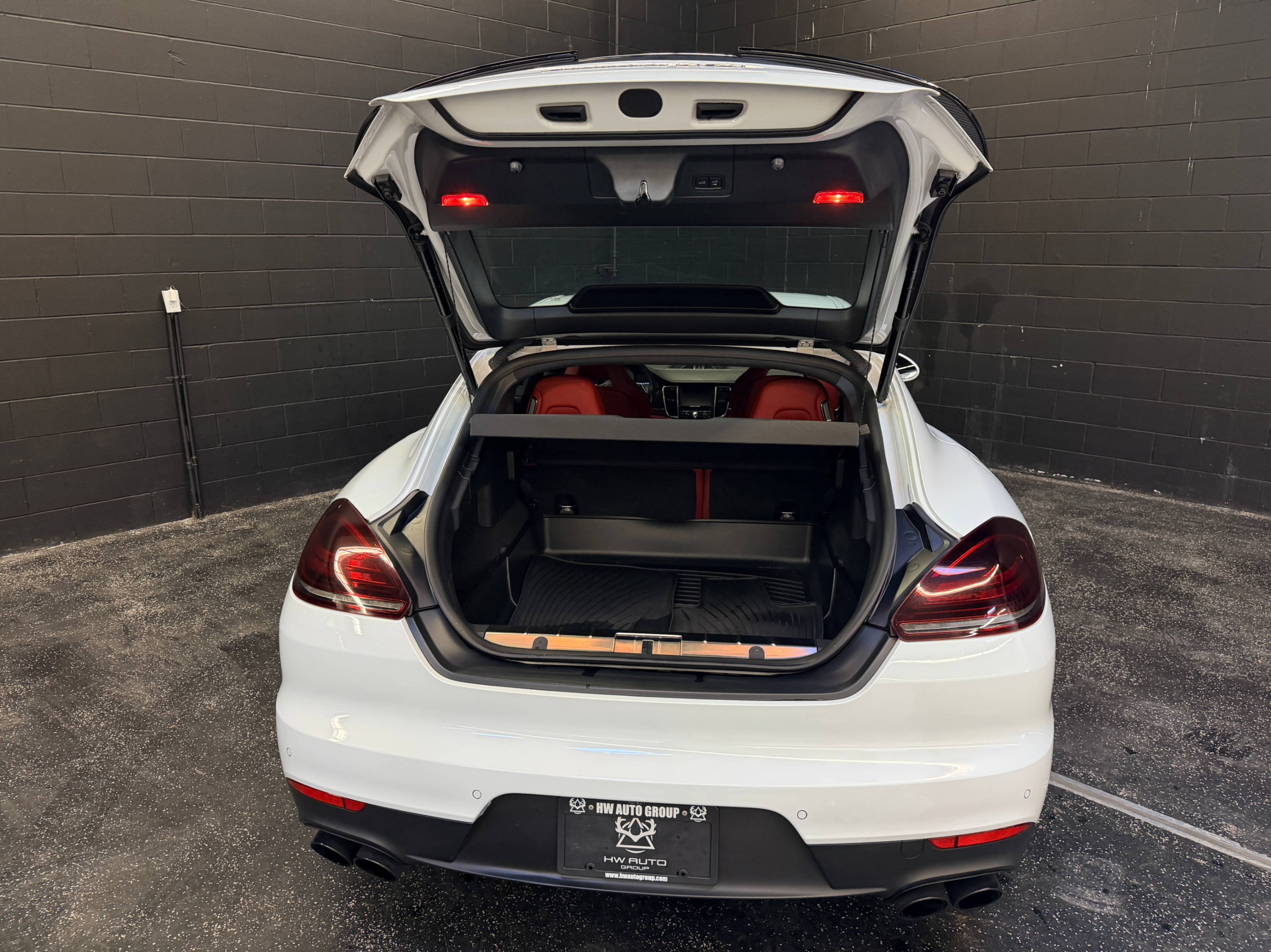 /hcwenterprisecorporation/2016-Porsche-Panamera-9319049306677951.jpg