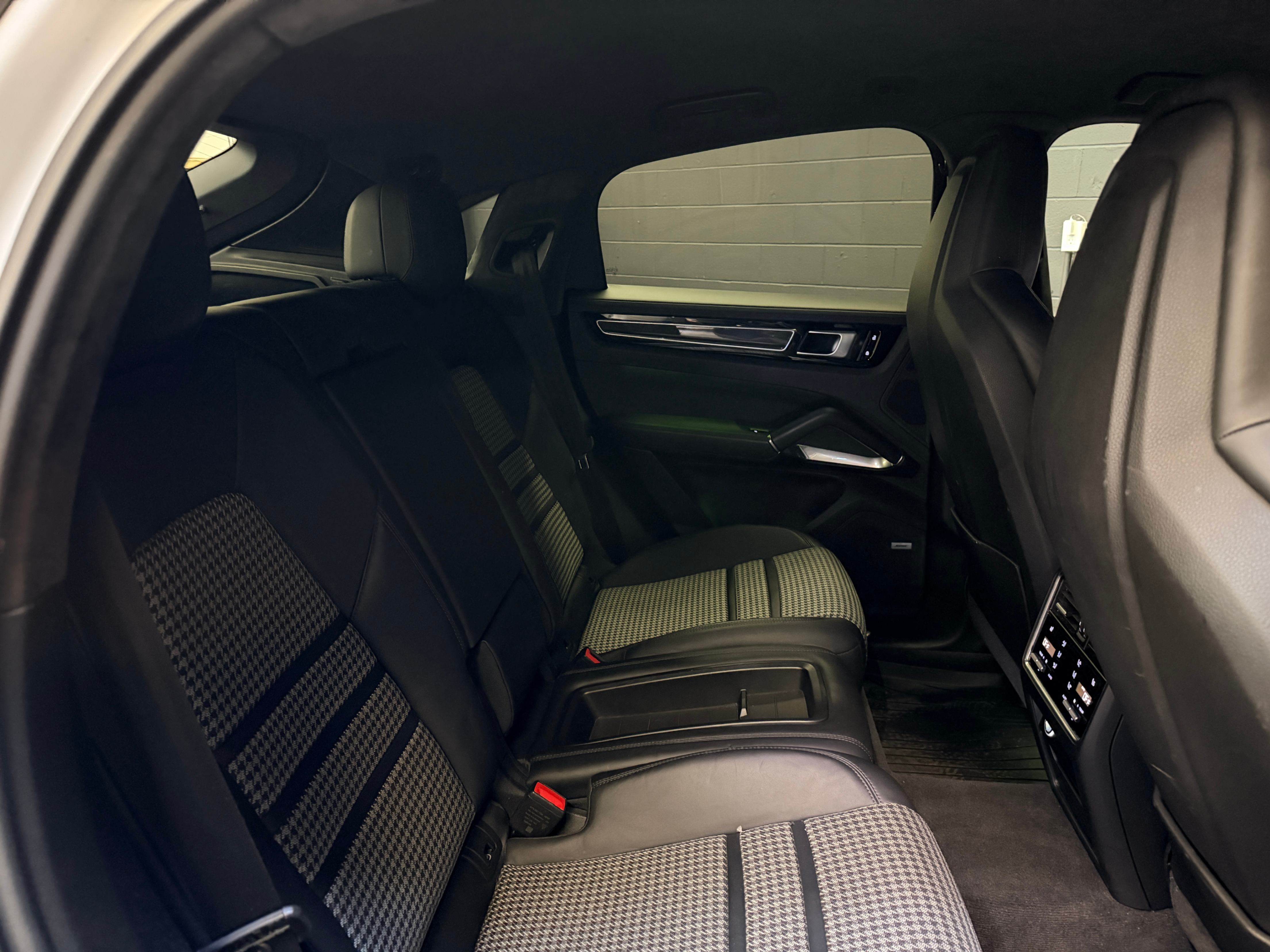 /hcwenterprisecorporation/2020-Porsche-Cayenne-21772617501486935.jpg