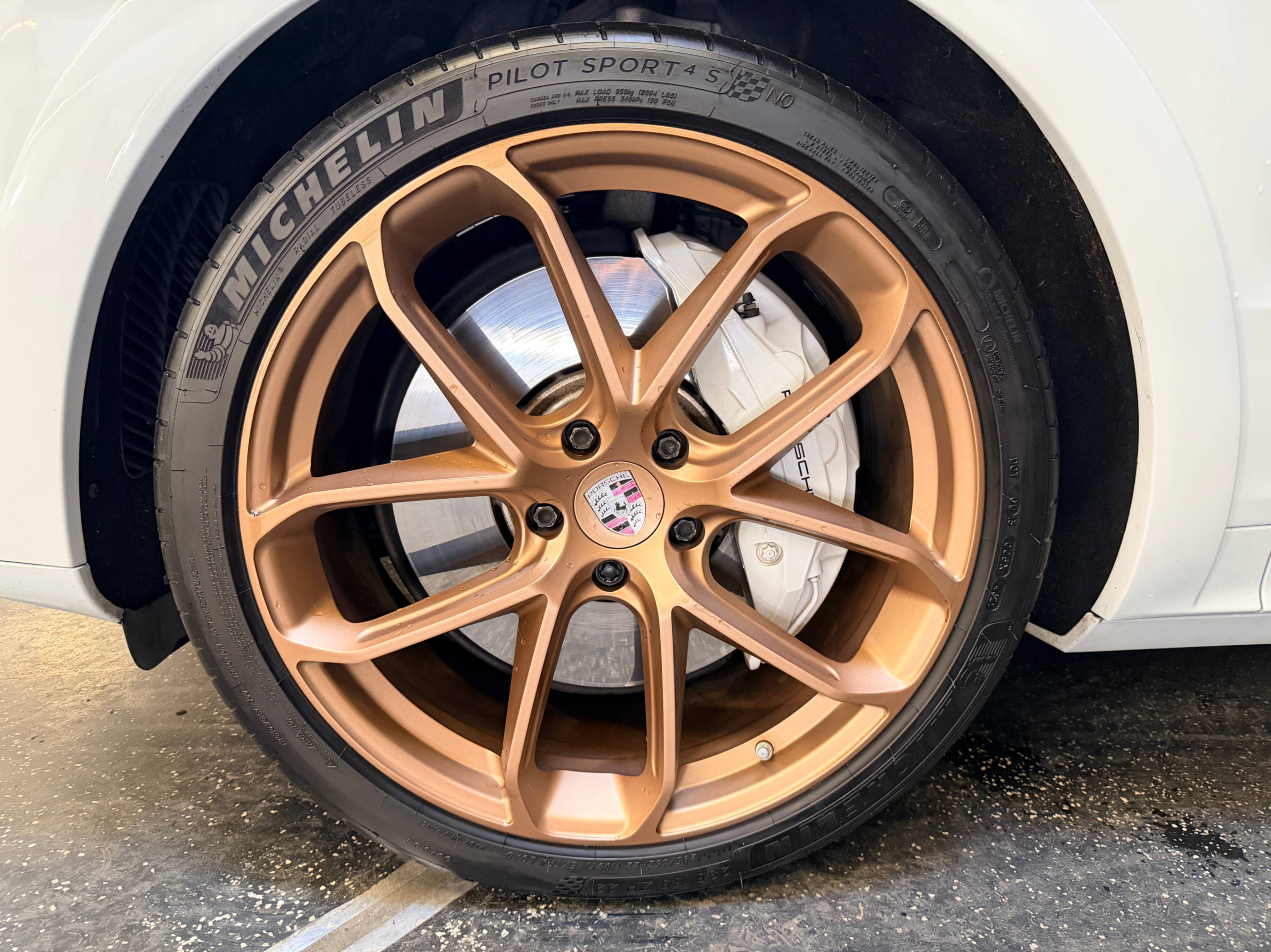 /hcwenterprisecorporation/2020-Porsche-Cayenne-28137417133727327.jpg