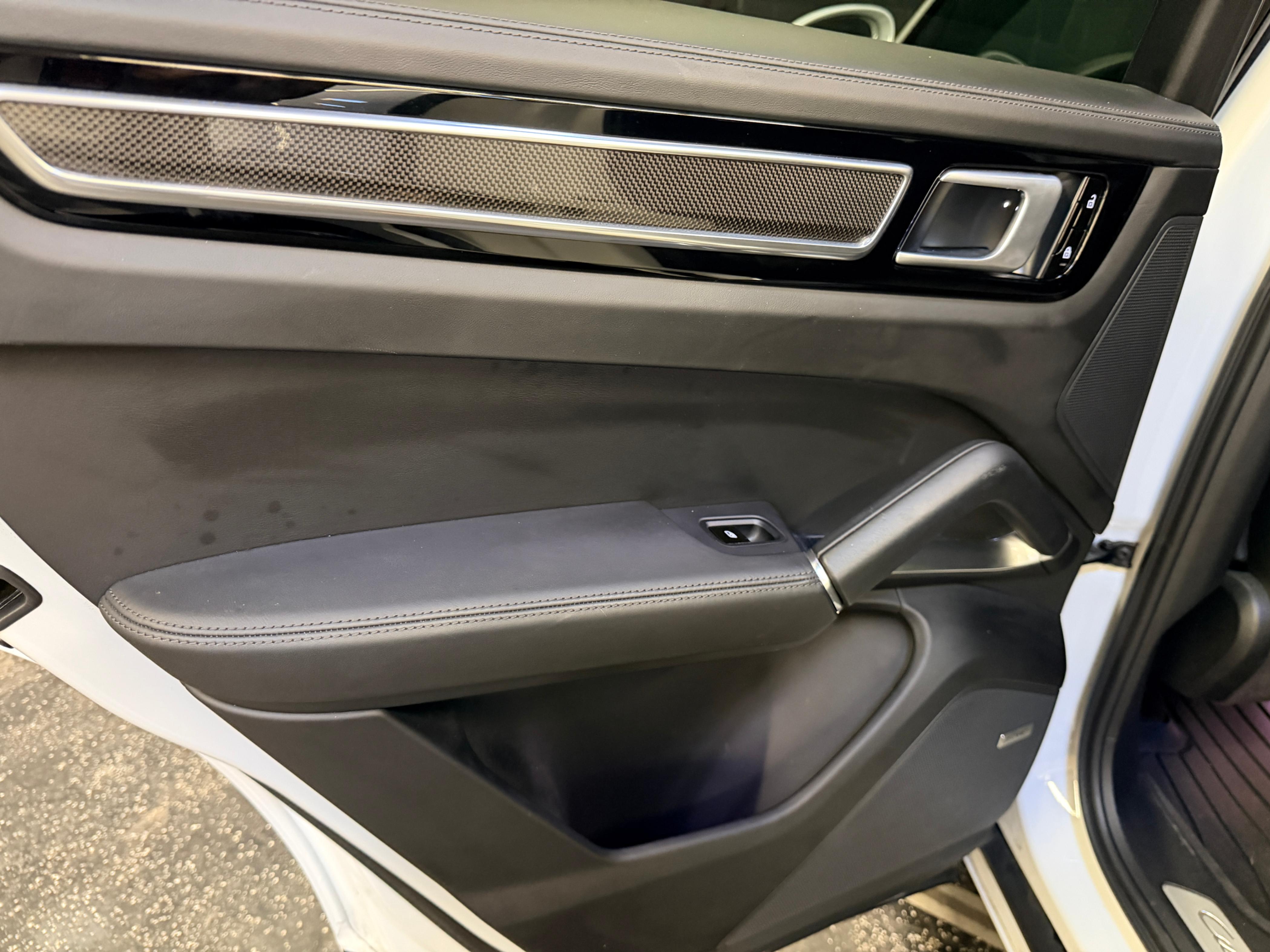 /hcwenterprisecorporation/2020-Porsche-Cayenne-3452374385364414.jpg