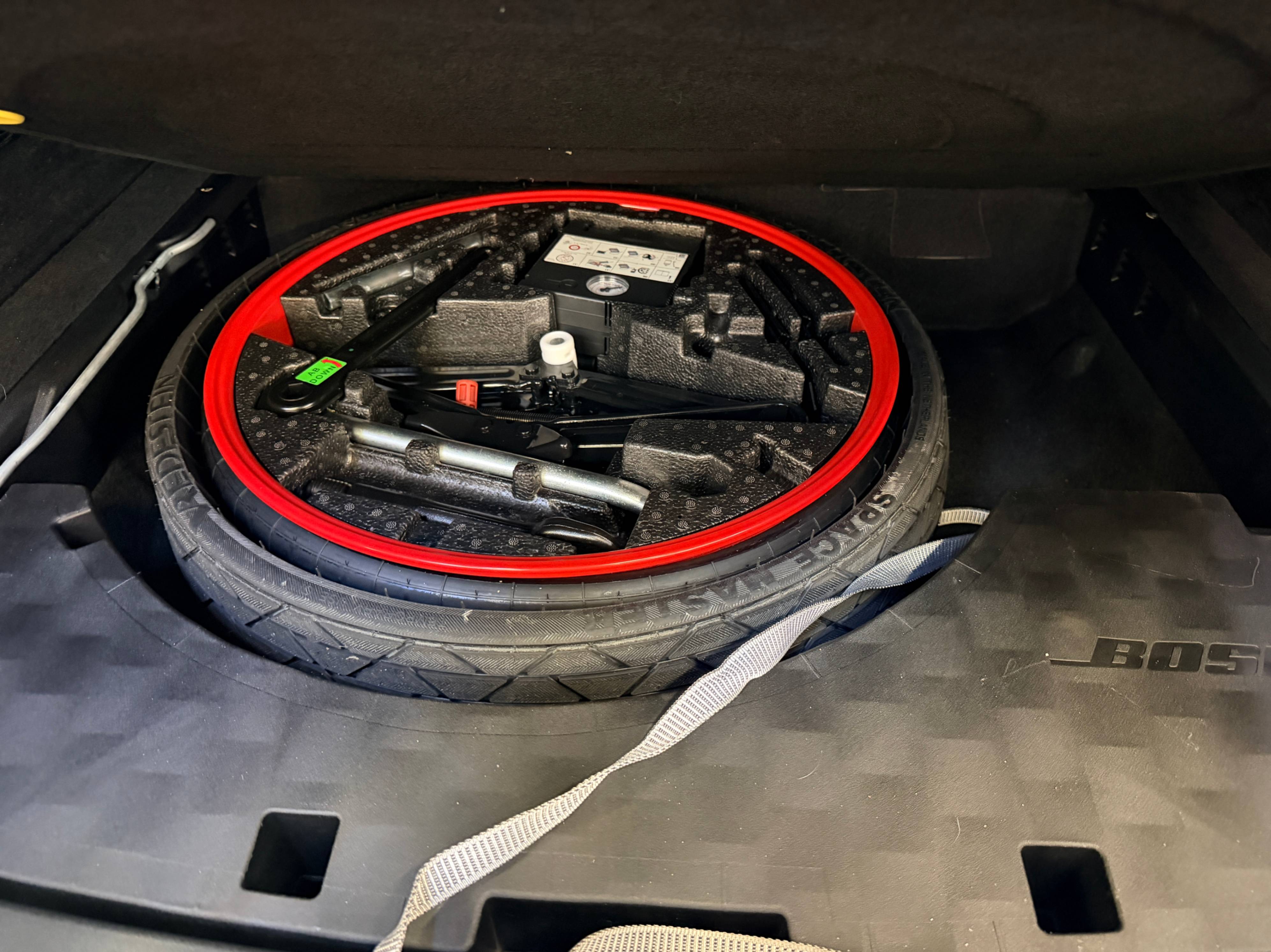 /hcwenterprisecorporation/2020-Porsche-Cayenne-4225512793189299.jpg