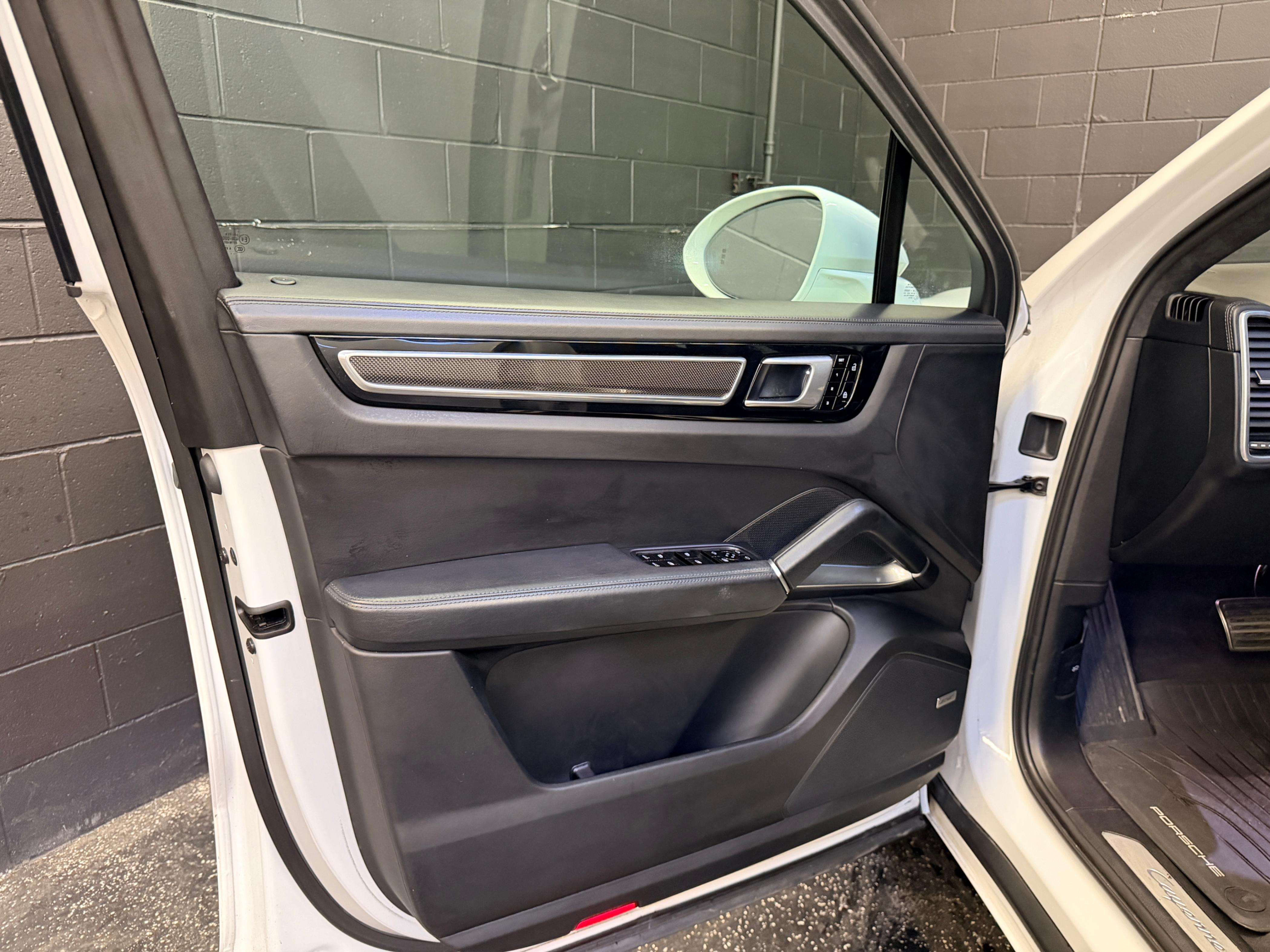 /hcwenterprisecorporation/2020-Porsche-Cayenne-48701005010902954.jpg