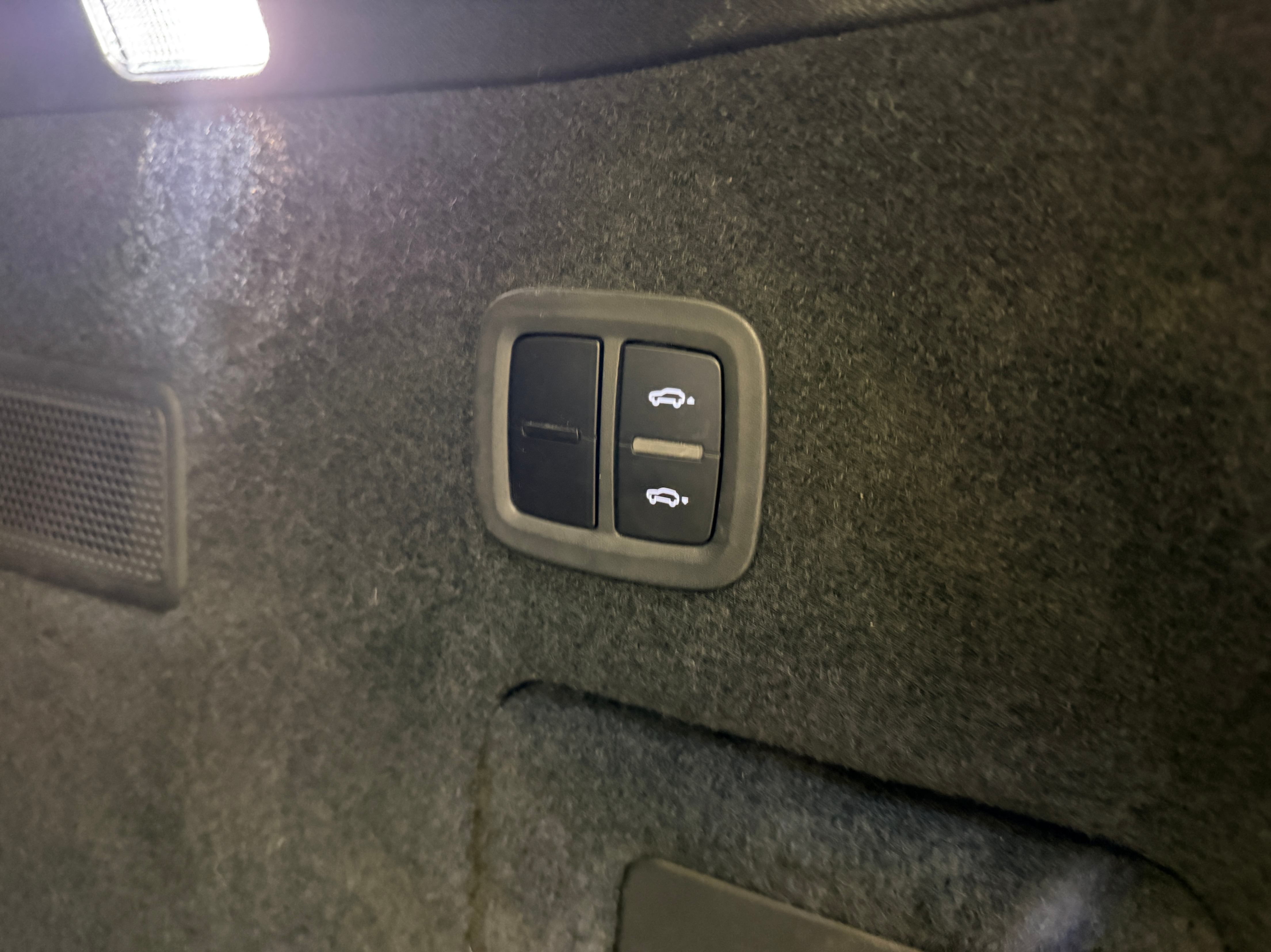 /hcwenterprisecorporation/2020-Porsche-Cayenne-5299640295970789.jpg