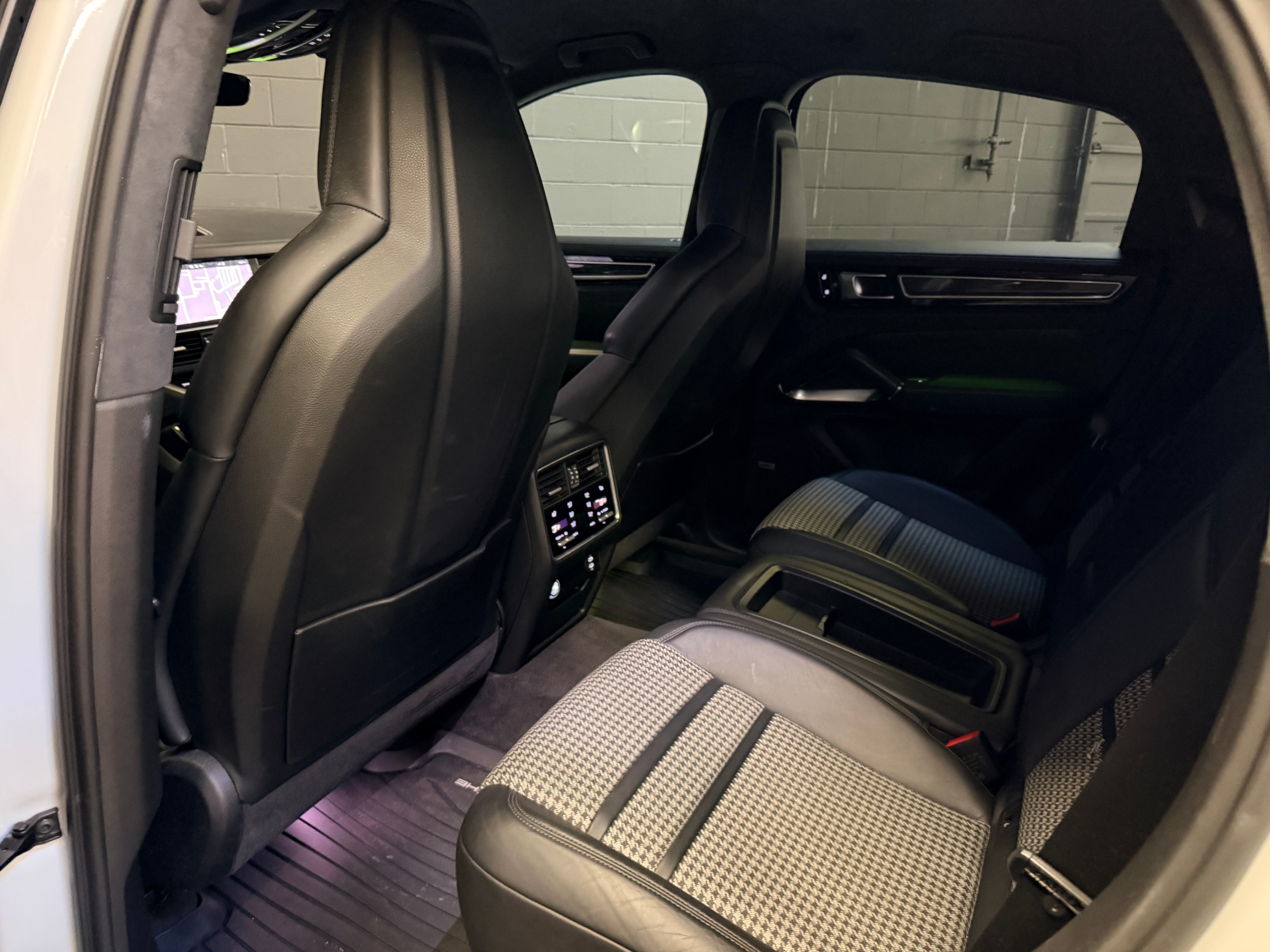 /hcwenterprisecorporation/2020-Porsche-Cayenne-5732337044543516.jpg