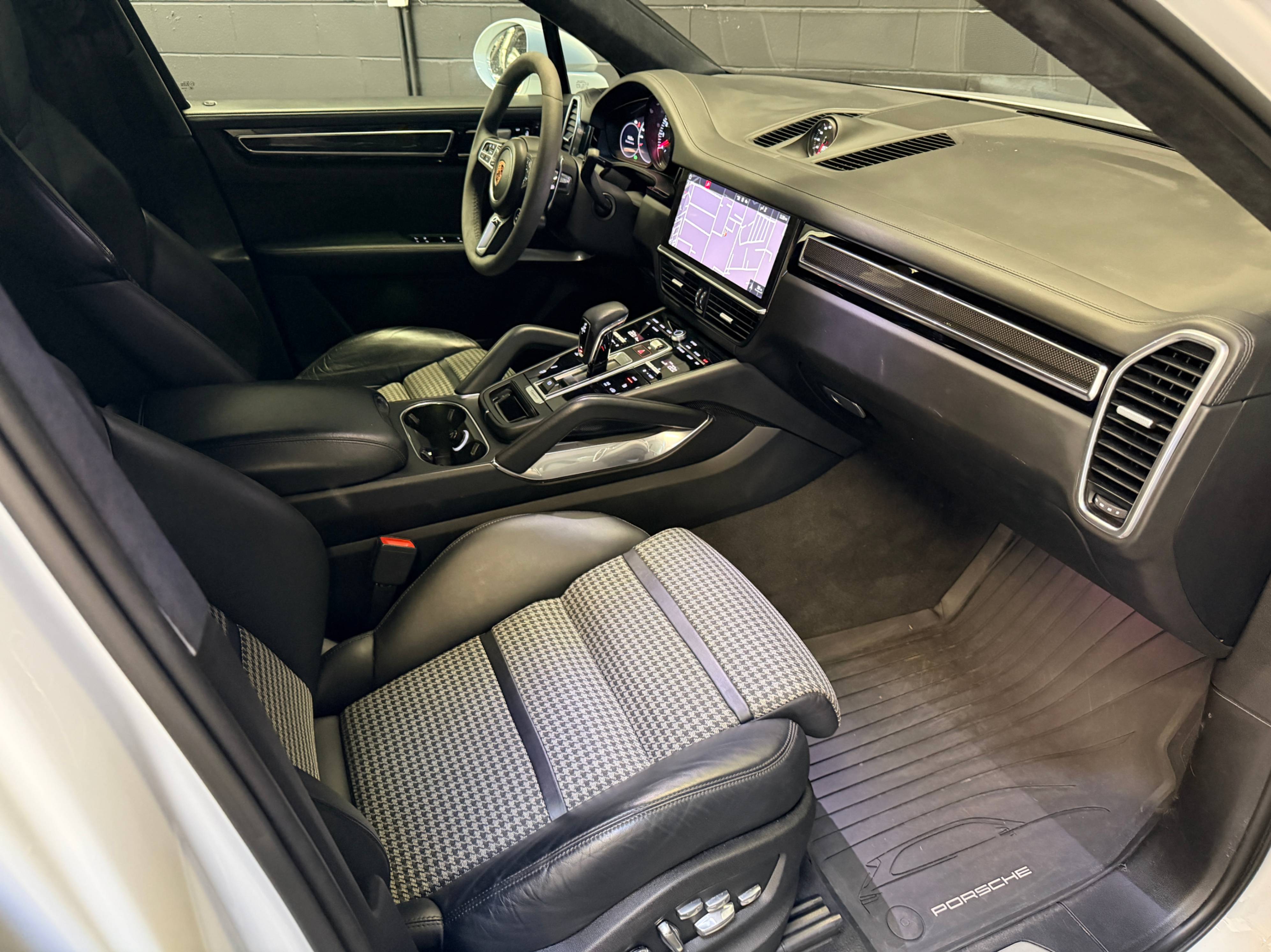 /hcwenterprisecorporation/2020-Porsche-Cayenne-651155098981534.jpg