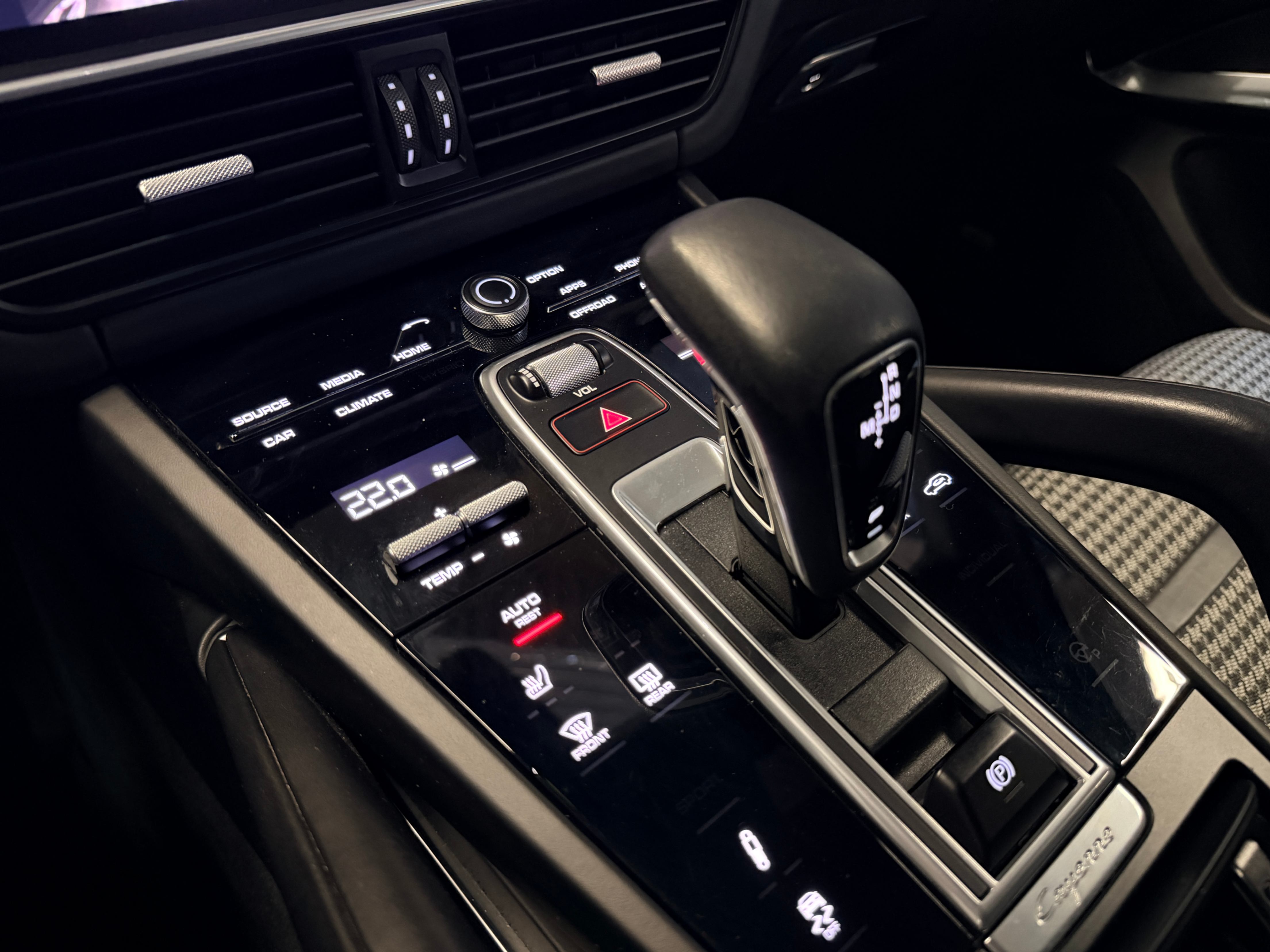 /hcwenterprisecorporation/2020-Porsche-Cayenne-910441205439322.jpg