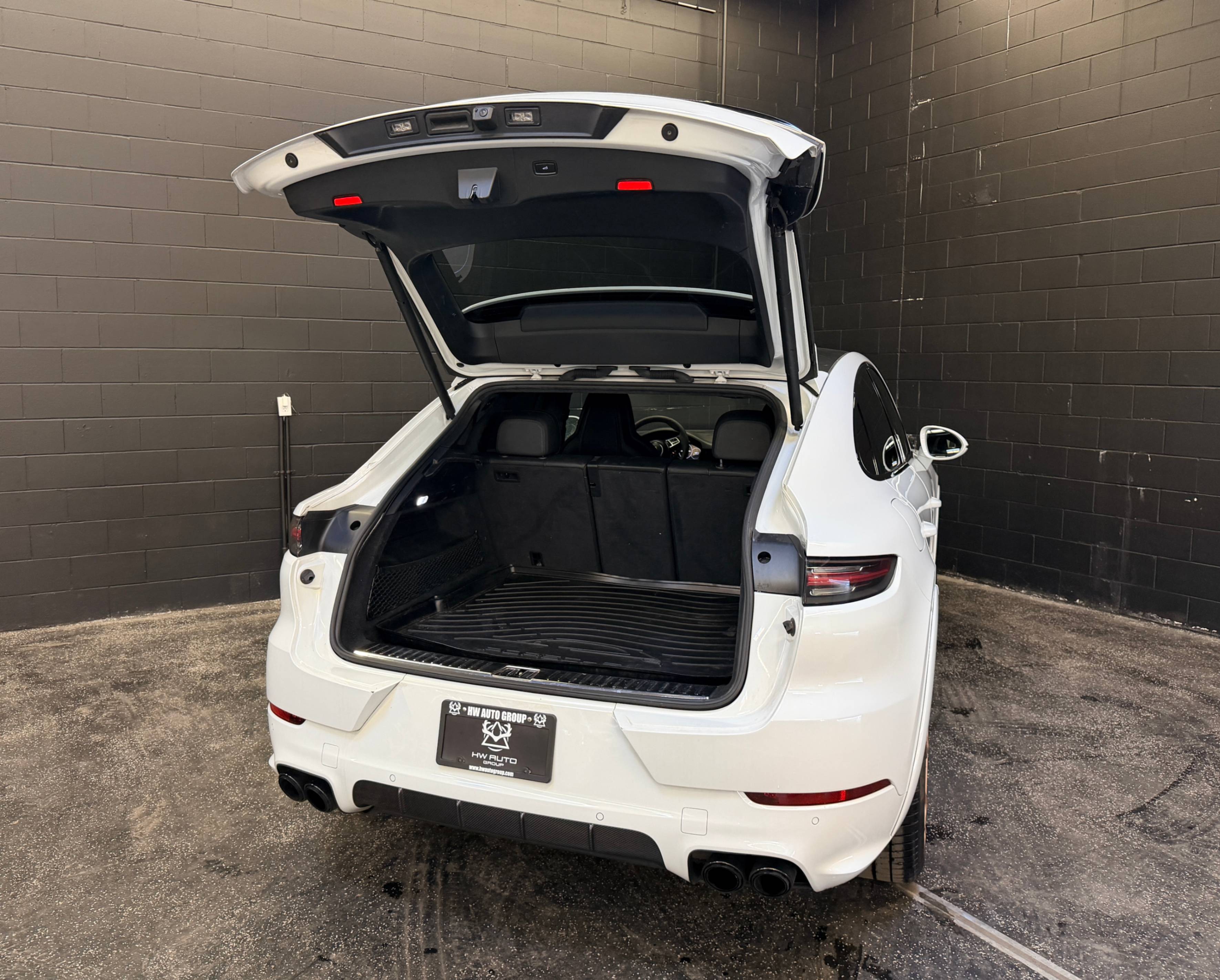 /hcwenterprisecorporation/2020-Porsche-Cayenne-9491283255806775.jpg