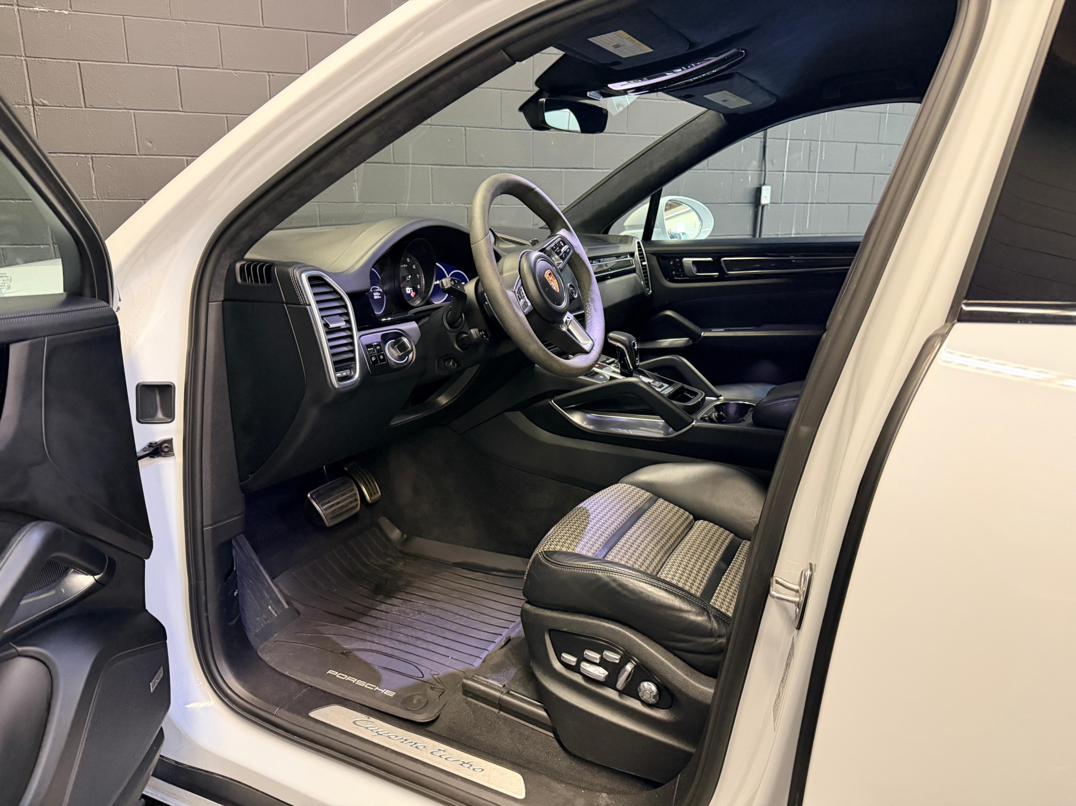 /hcwenterprisecorporation/2020-Porsche-Cayenne-9676928232783877.jpg