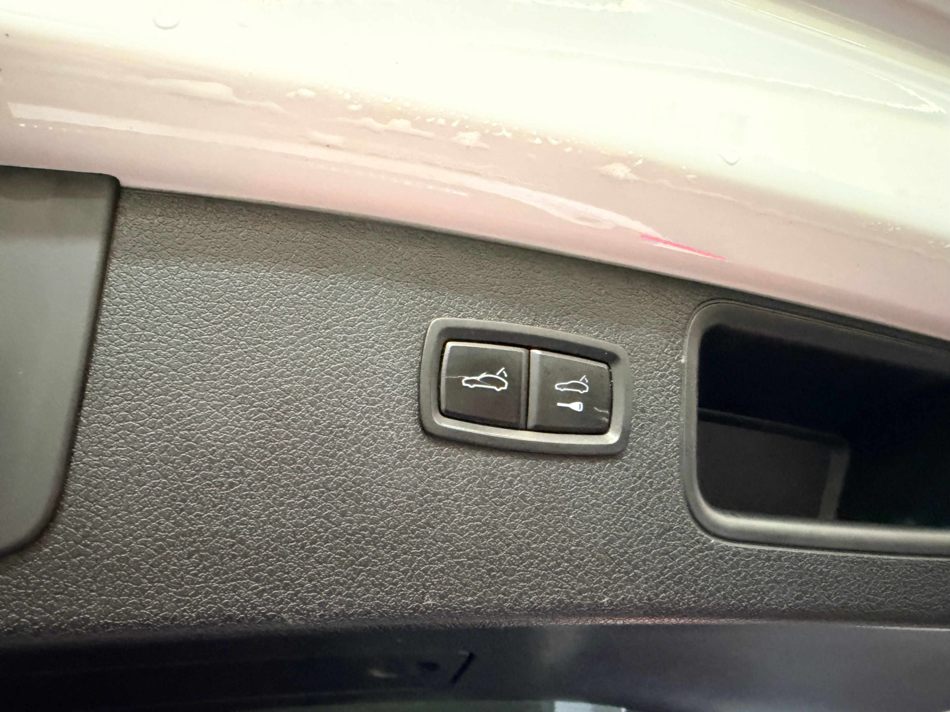 /hcwenterprisecorporation/2020-Porsche-Macan-3631156866776166.jpg