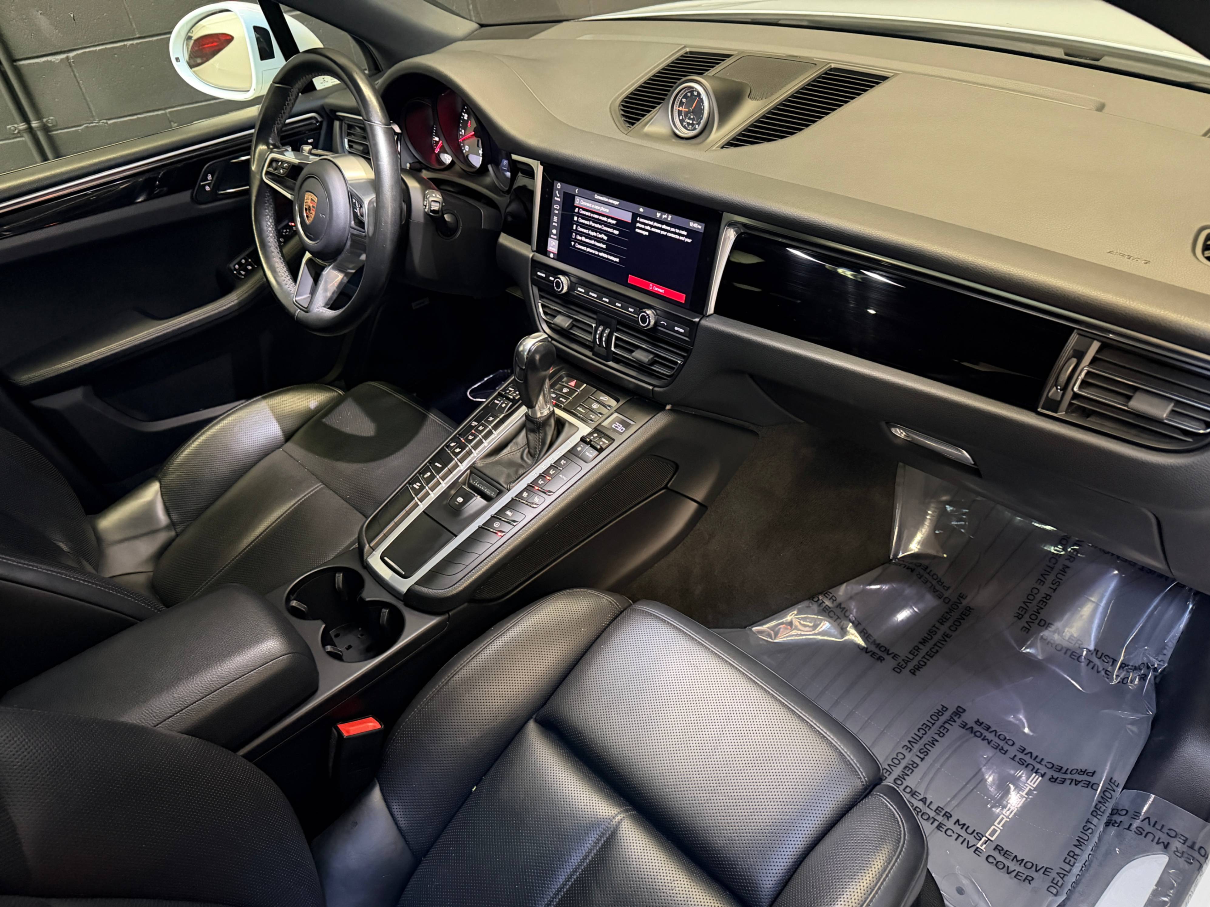 /hcwenterprisecorporation/2020-Porsche-Macan-38644532424673517.jpg