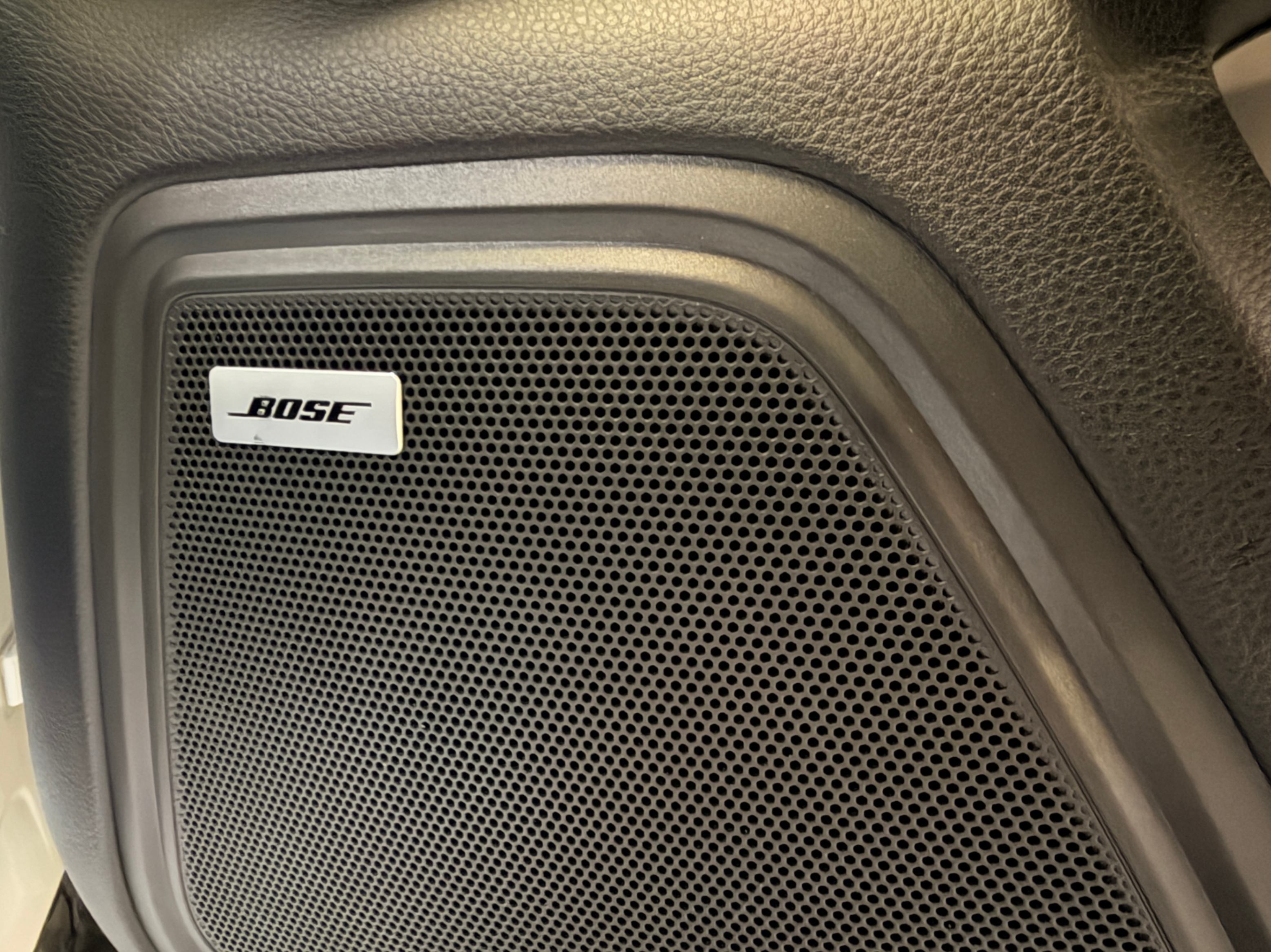 /hcwenterprisecorporation/2020-Porsche-Macan-44016839286858045.jpg