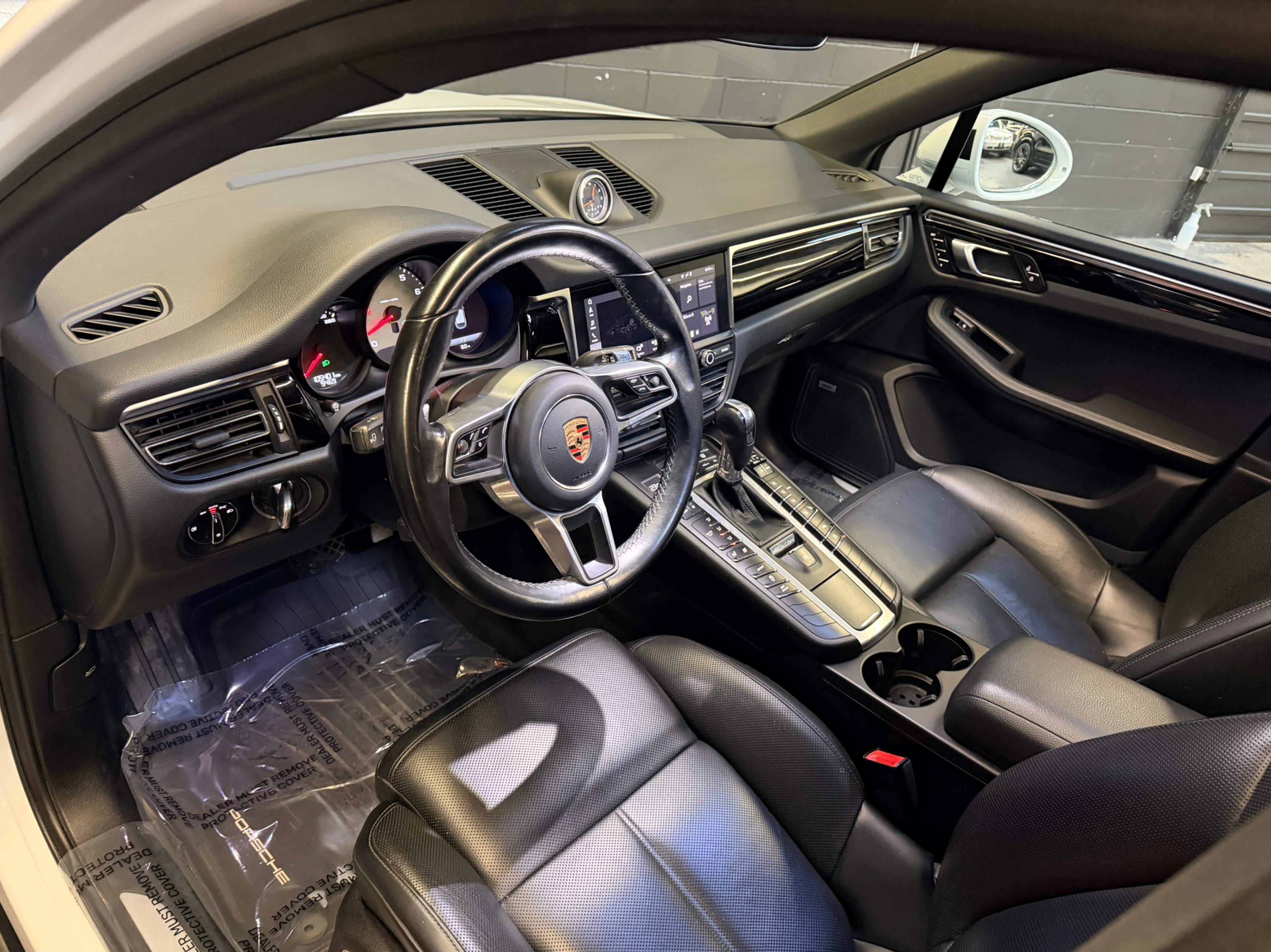 /hcwenterprisecorporation/2020-Porsche-Macan-8634661902788467.jpg