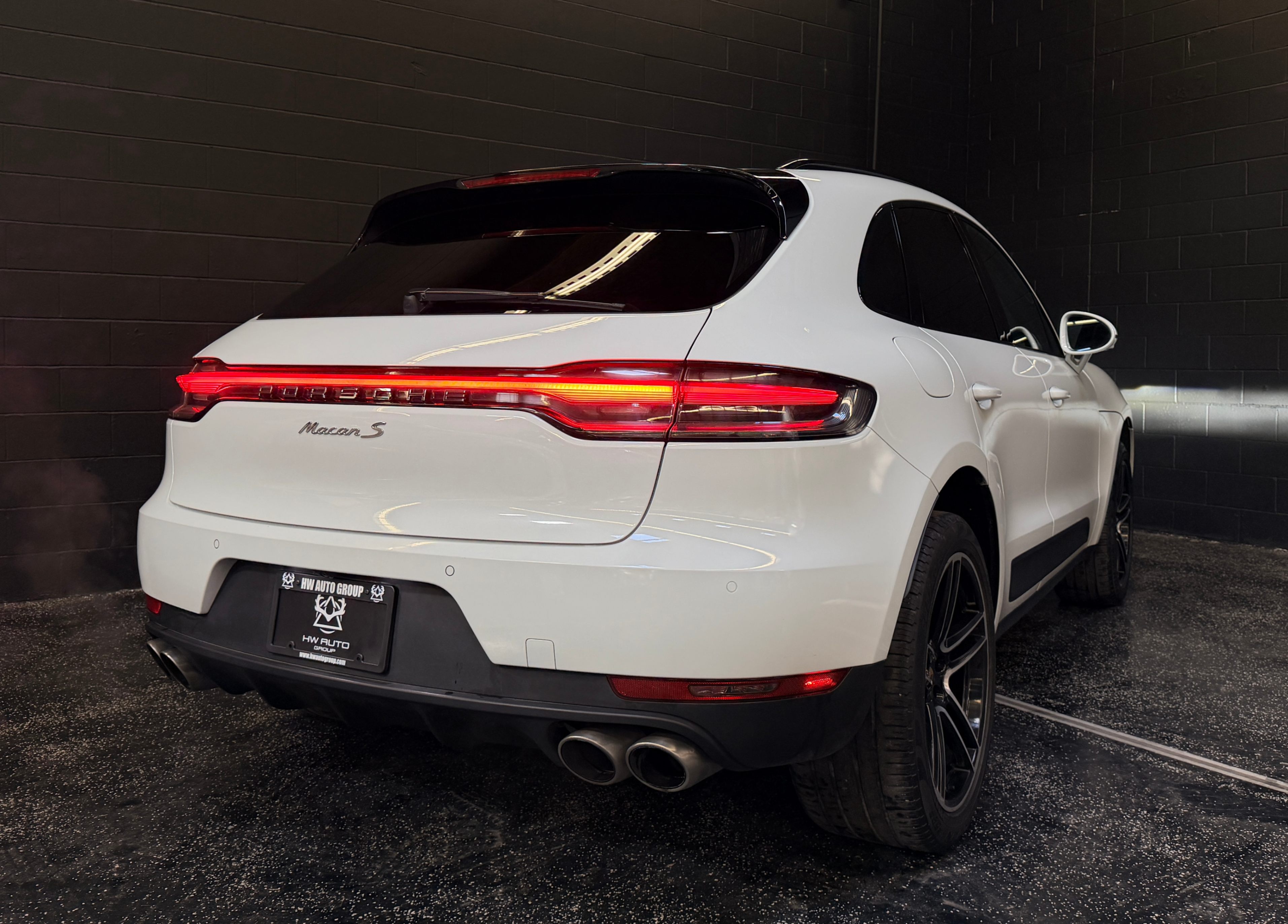 /hcwenterprisecorporation/2020-Porsche-Macan-8985672978627564.jpg