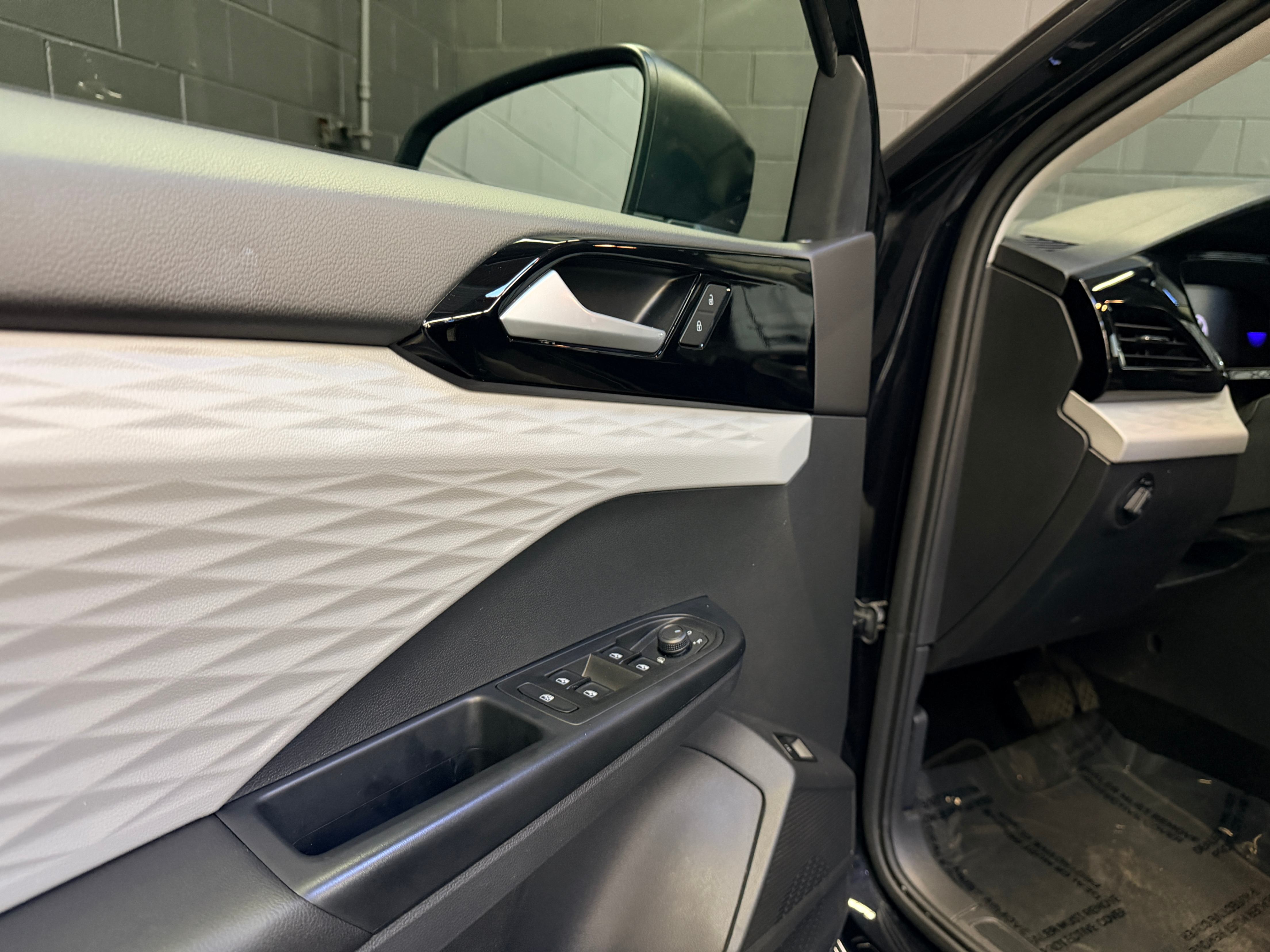/hcwenterprisecorporation/2023-Volkswagen-Taos-018262044259566457.jpg