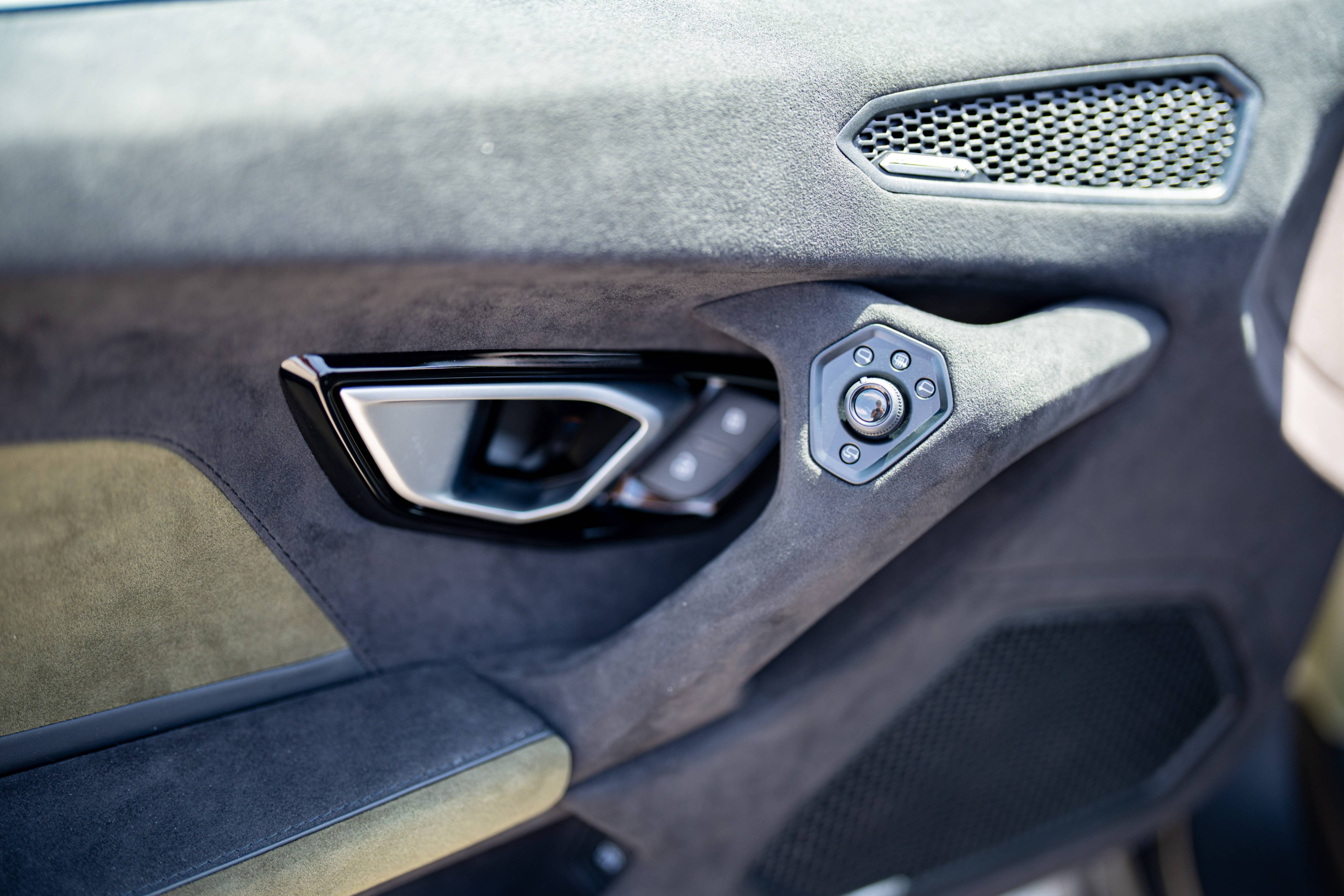 /hcwenterprisecorporation/2024-Lamborghini-Huracan-02361507866709056.jpg