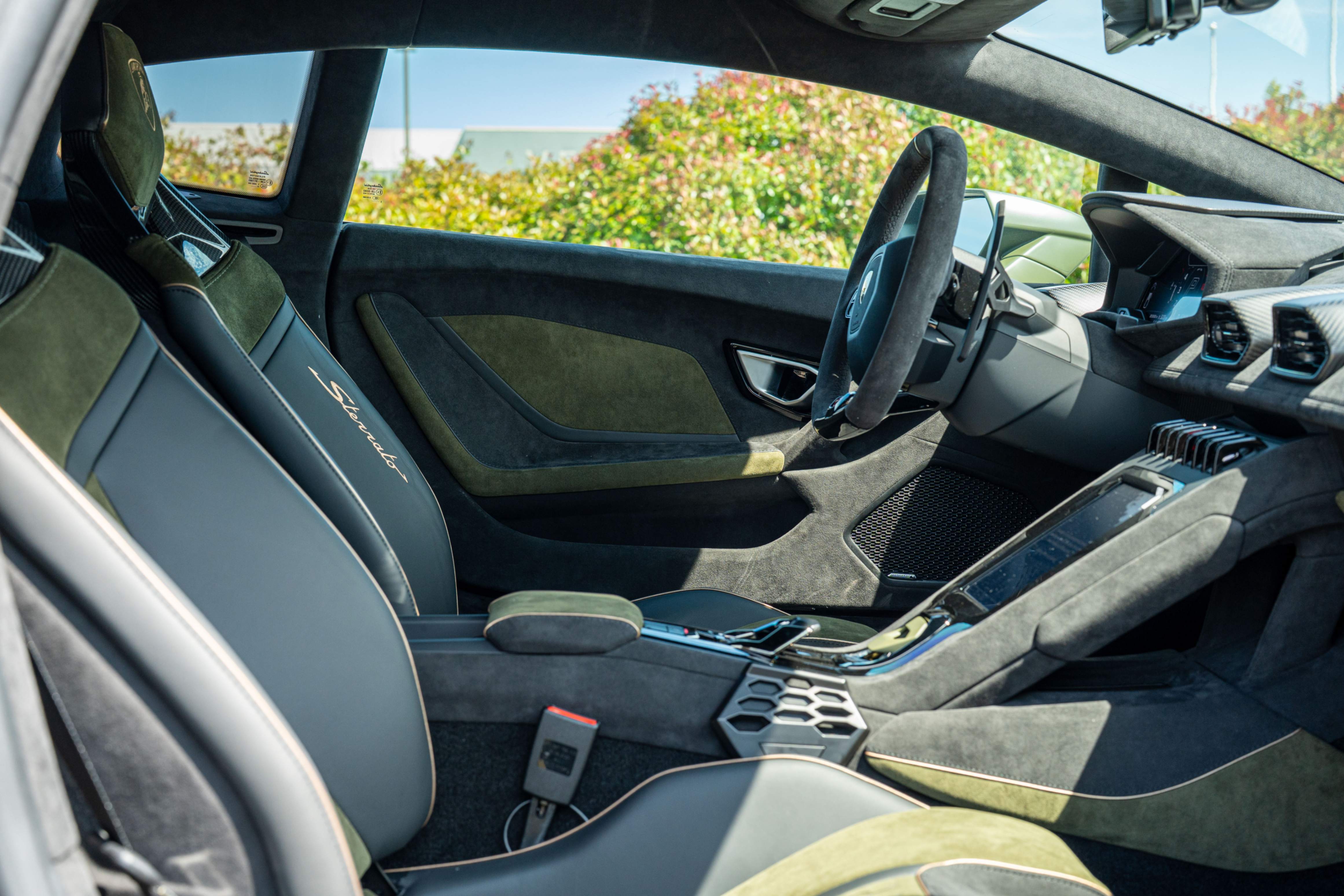 /hcwenterprisecorporation/2024-Lamborghini-Huracan-031605009114215266.jpg