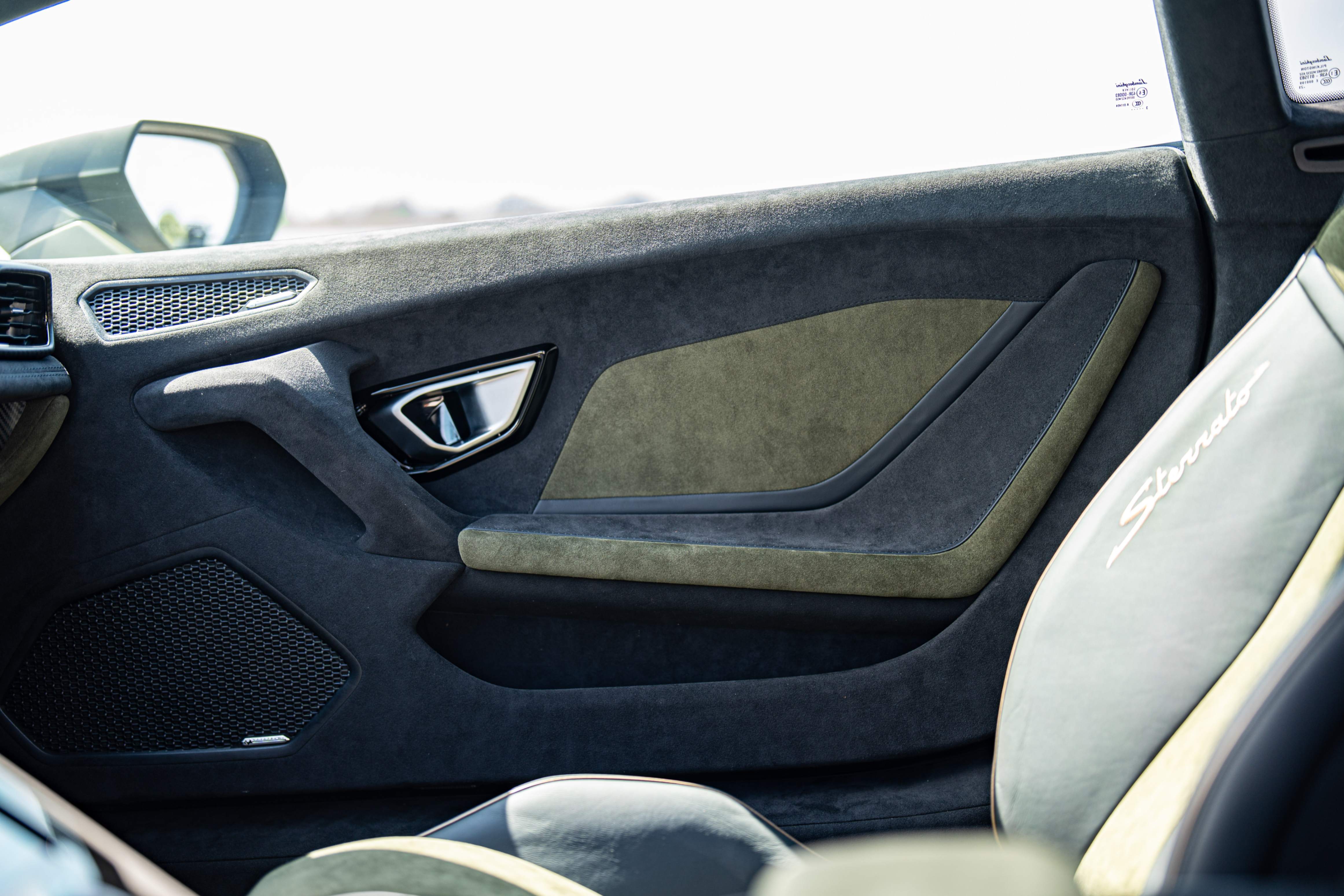 /hcwenterprisecorporation/2024-Lamborghini-Huracan-11685921375159736.jpg