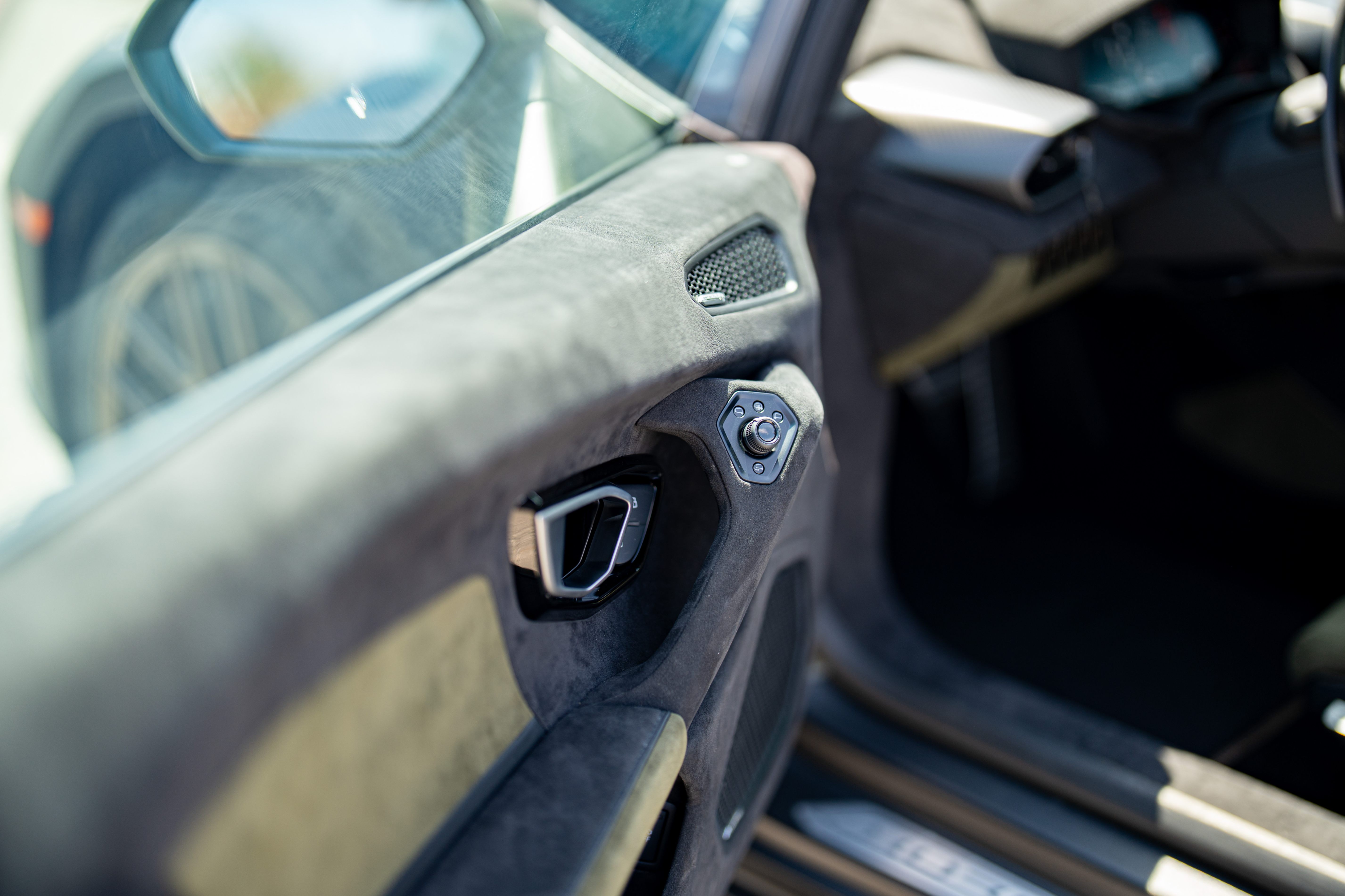 /hcwenterprisecorporation/2024-Lamborghini-Huracan-2526835617825094.jpg