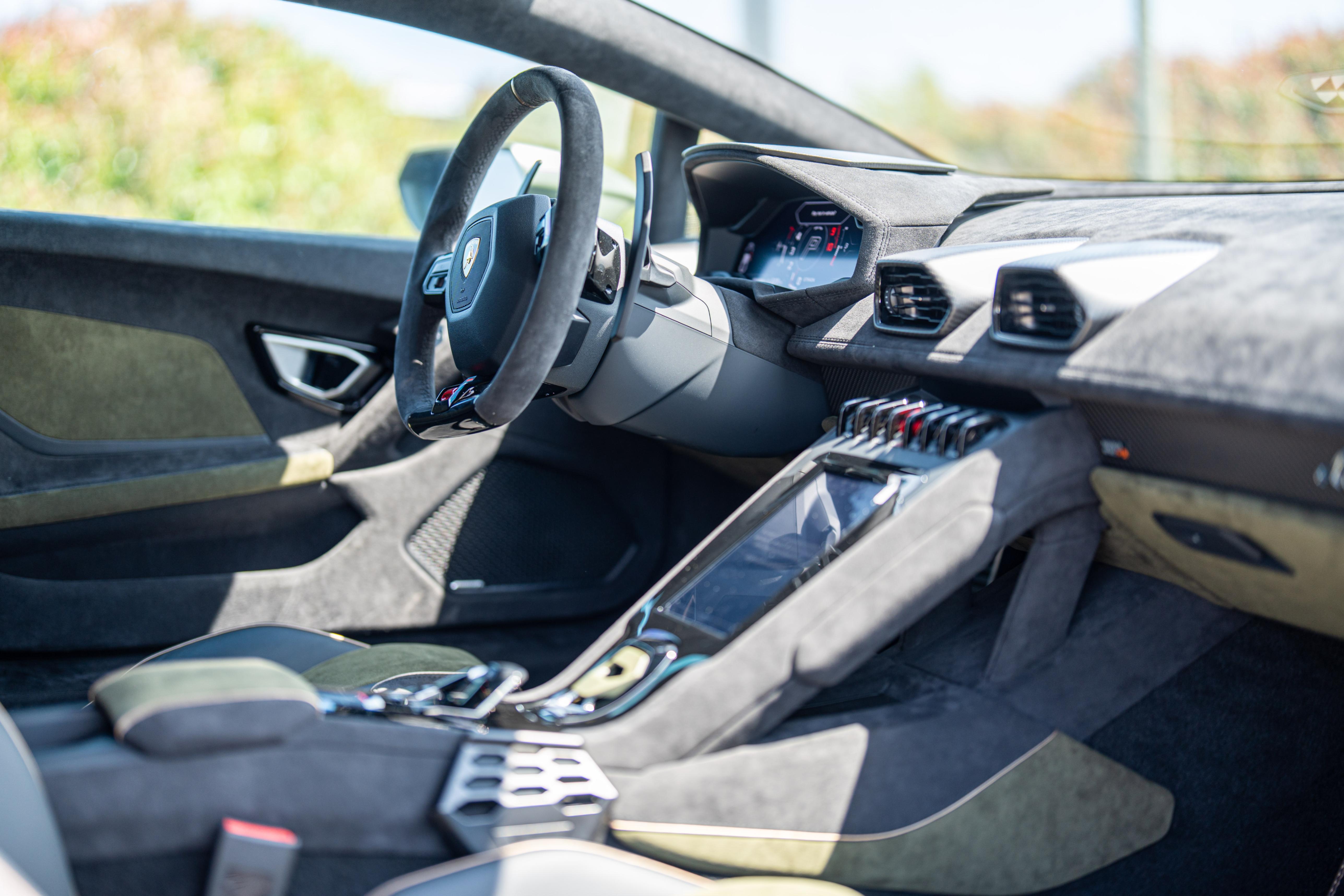 /hcwenterprisecorporation/2024-Lamborghini-Huracan-66165576599105.jpg