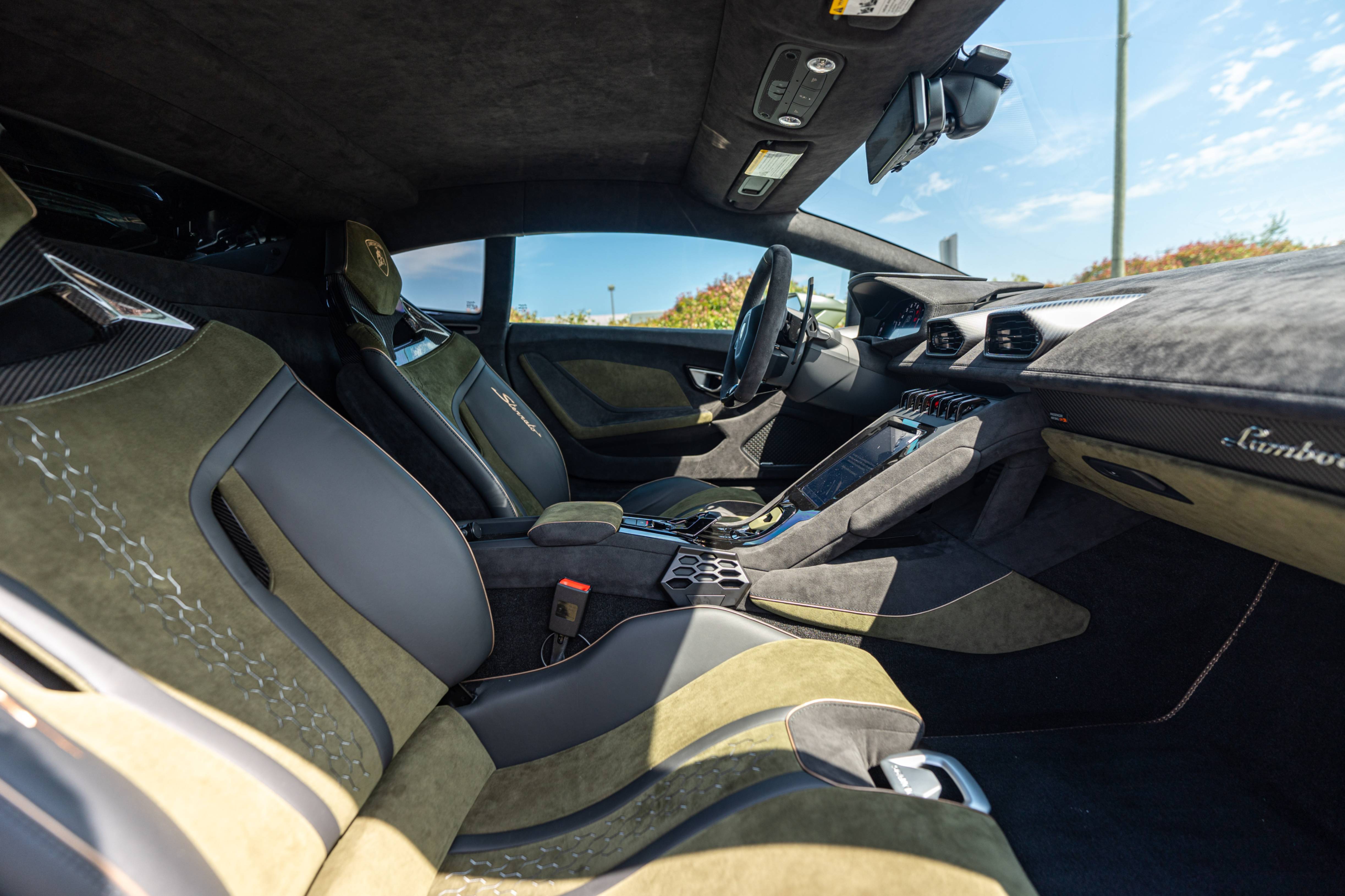/hcwenterprisecorporation/2024-Lamborghini-Huracan-6882989412521769.jpg